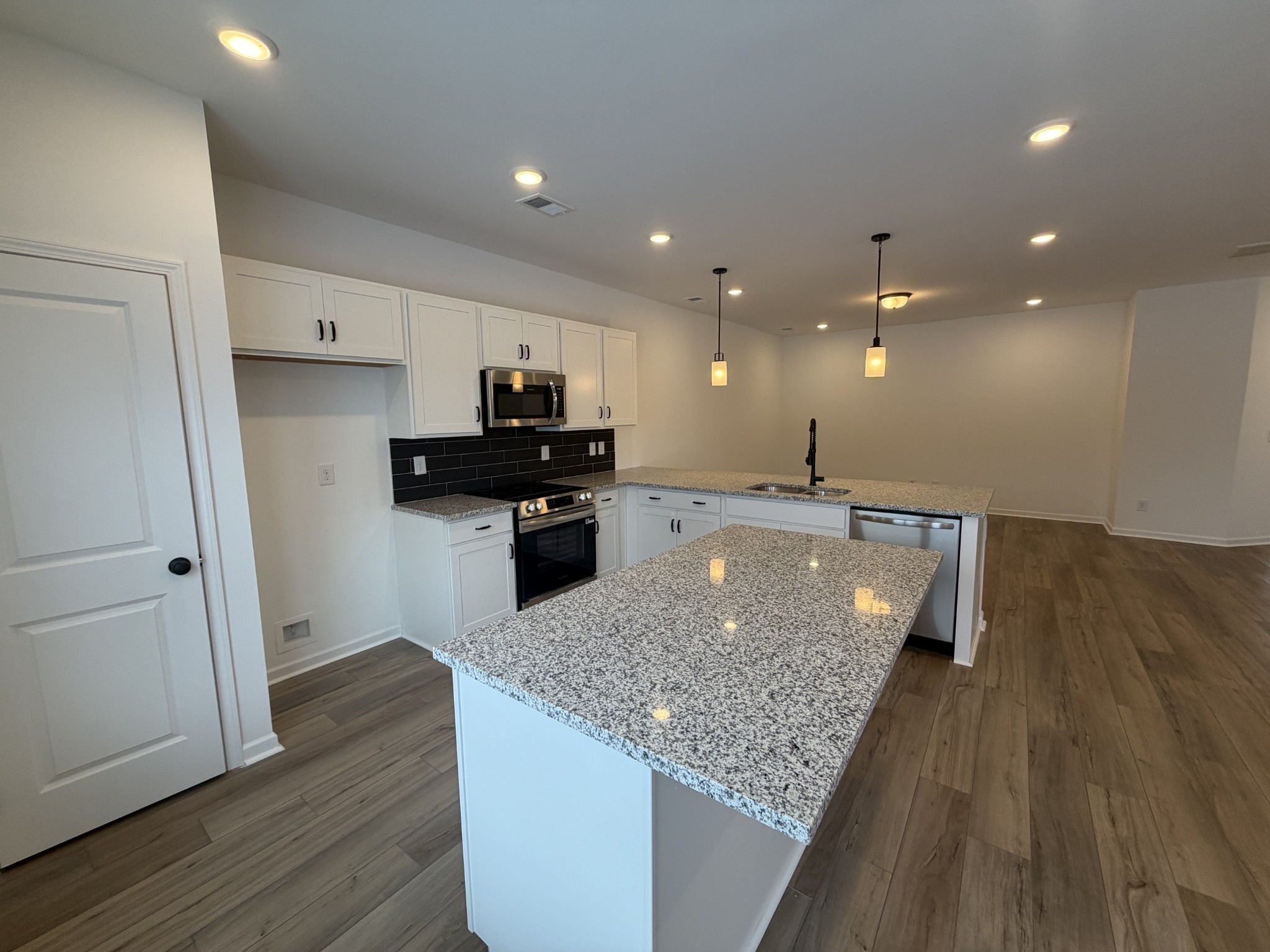 303 Oakfield Lane Property Photo 6