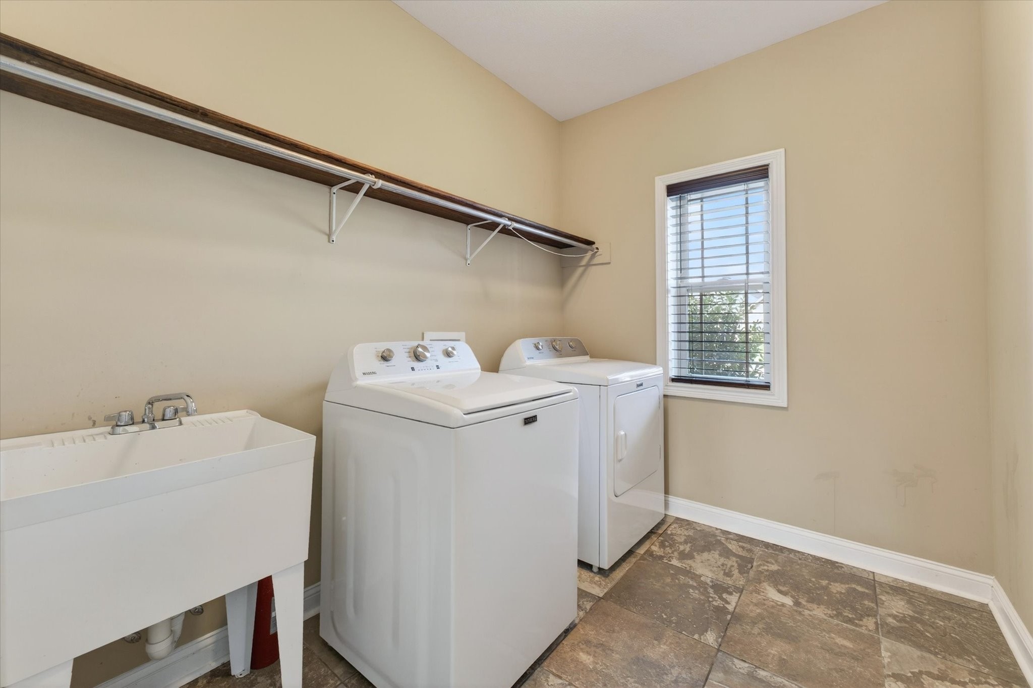 3876 Maliki Dr Property Photo 29