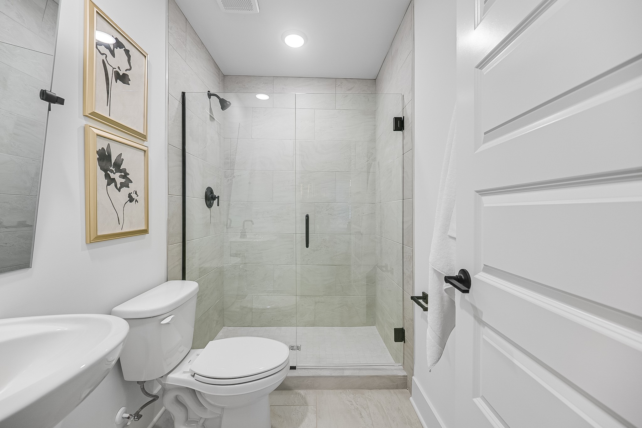 203 Harmony Aly Property Photo 4