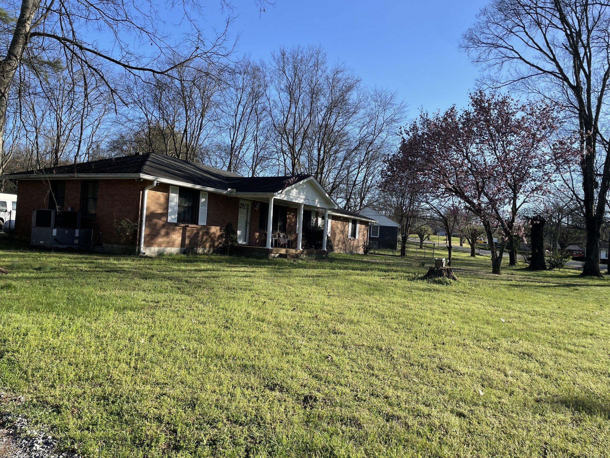 456 Ewing Ln Property Photo 1