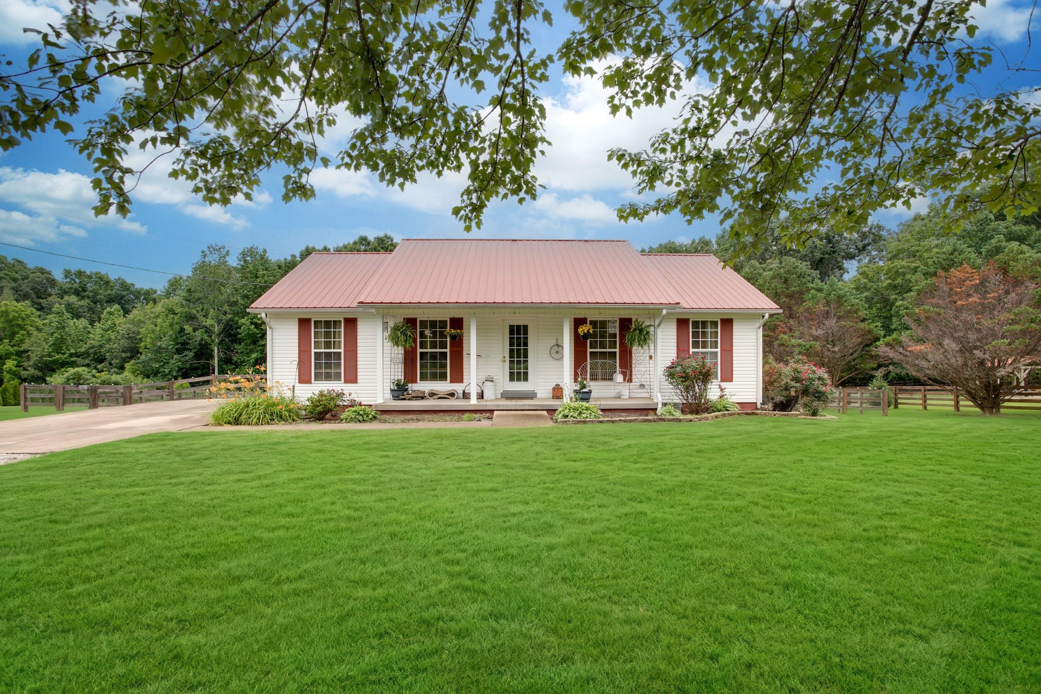 2233 Fall River Rd Property Photo 1