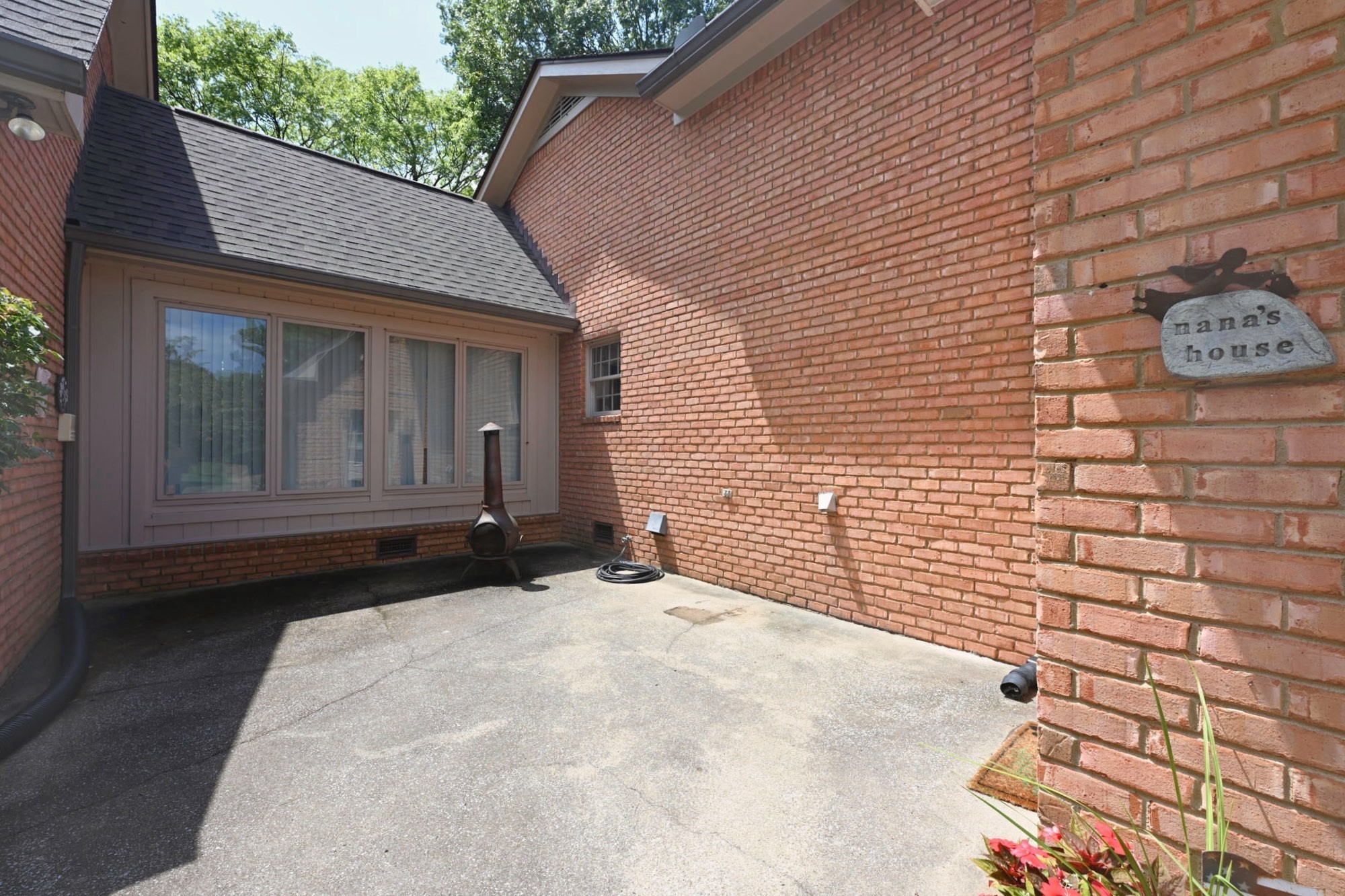 507 Menees Ln Property Photo 7