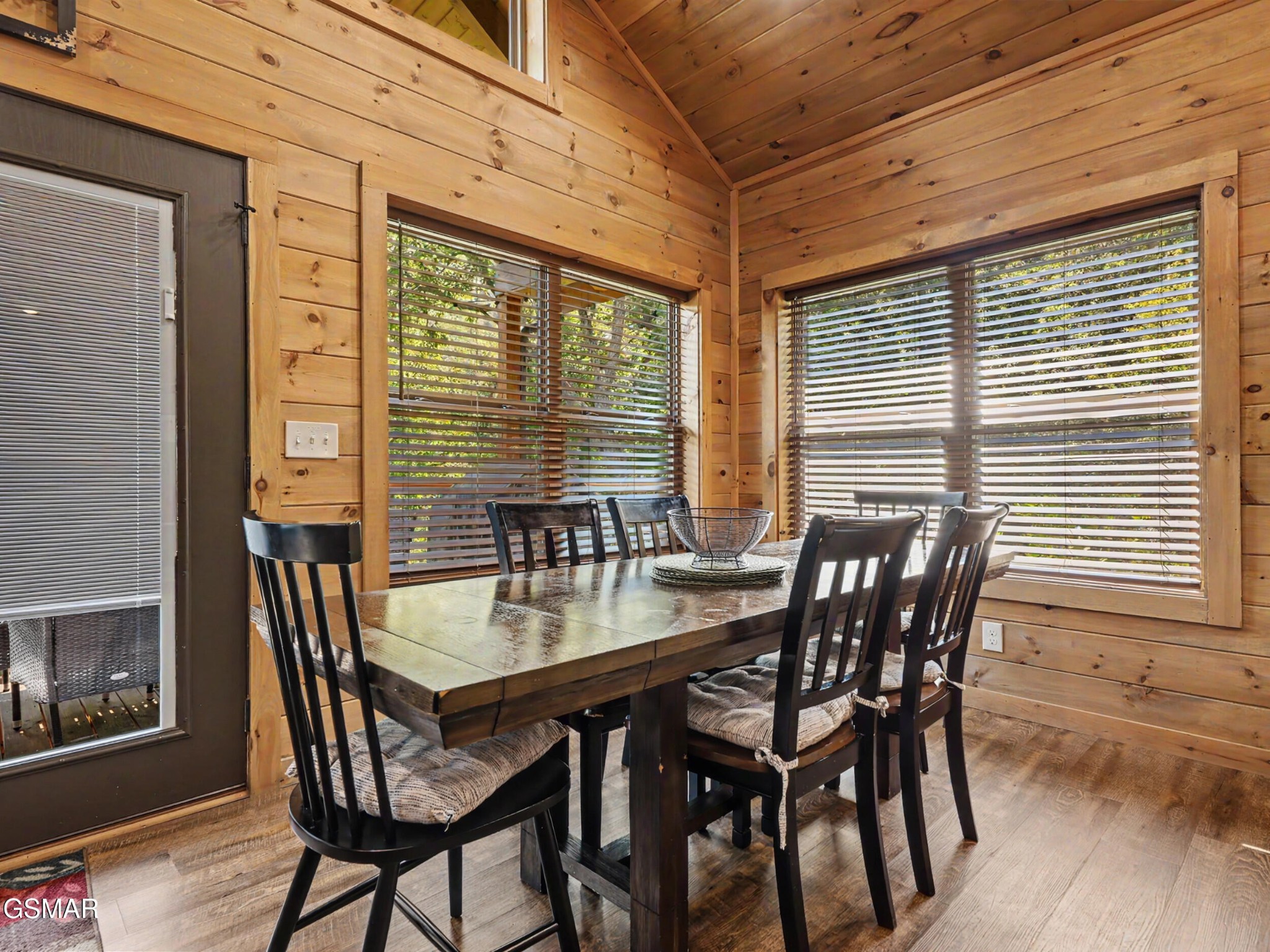 2724 Pine Crest Lane Property Photo 6