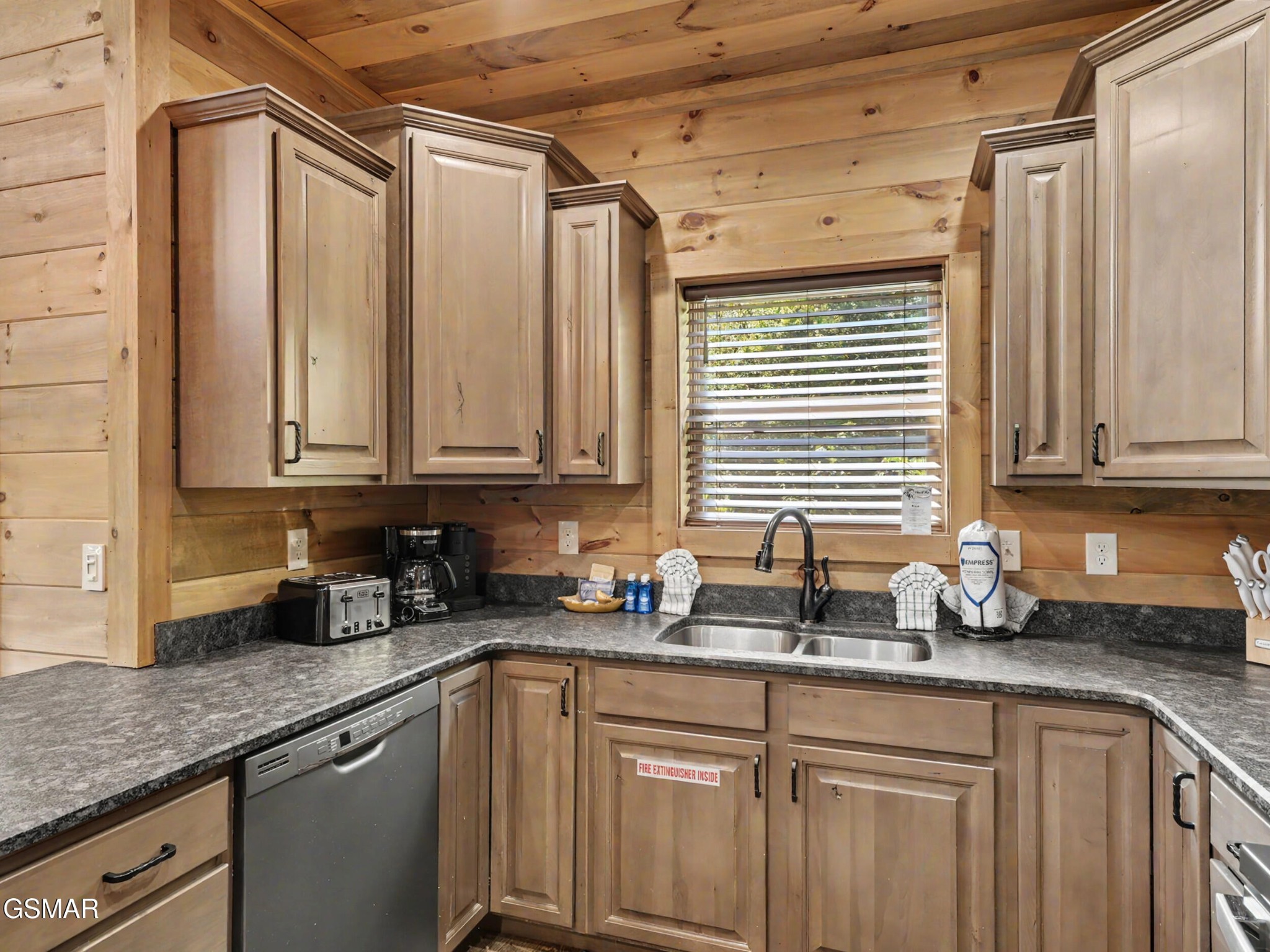 2724 Pine Crest Lane Property Photo 7