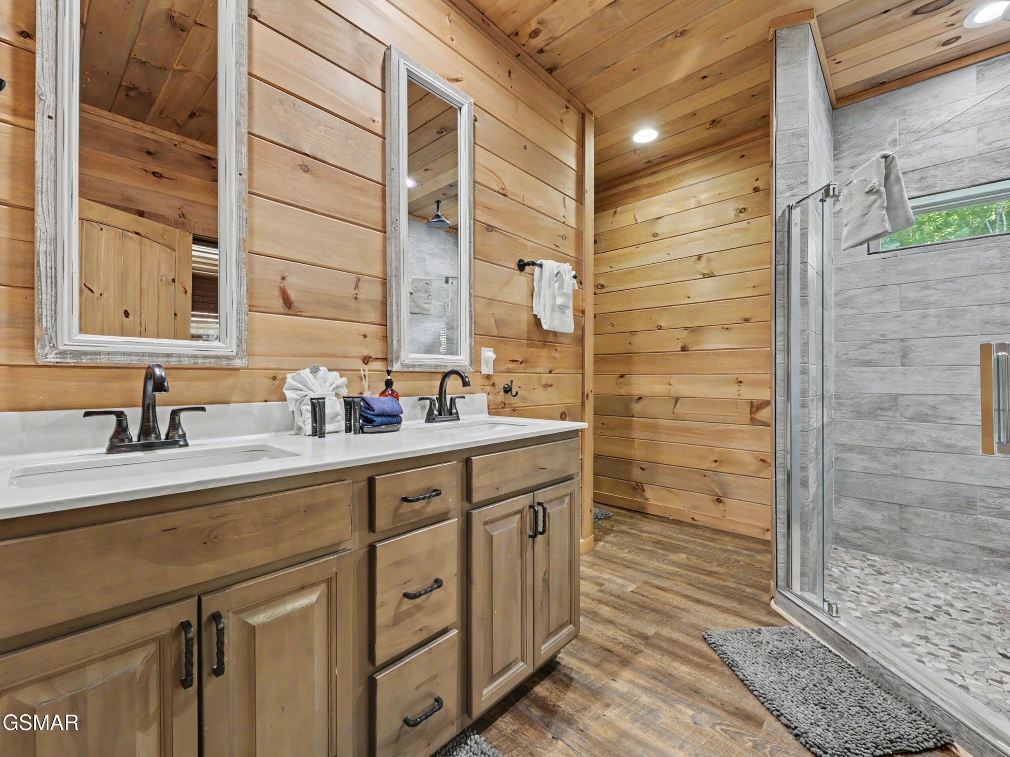 2724 Pine Crest Lane Property Photo 14
