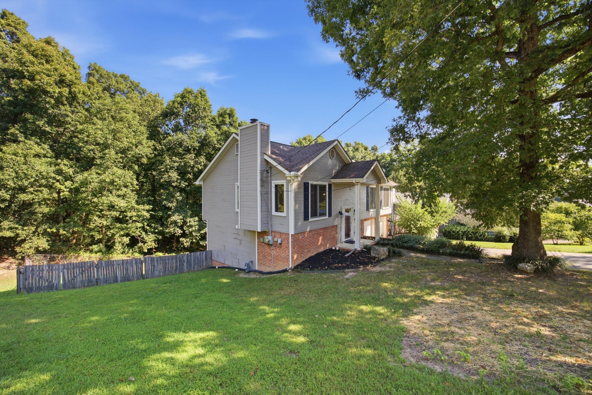 6821 Benwood Drive Property Photo 3