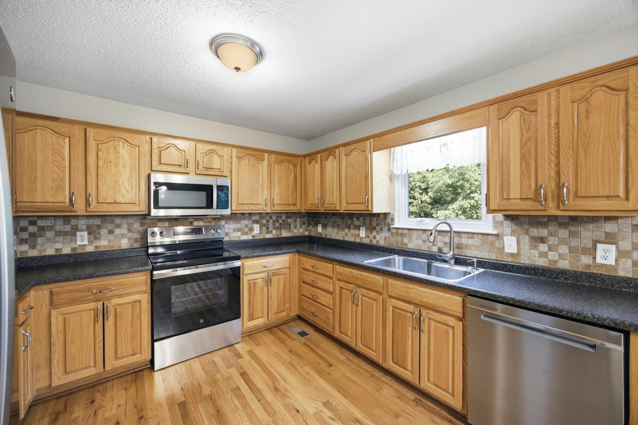 6821 Benwood Drive Property Photo 14