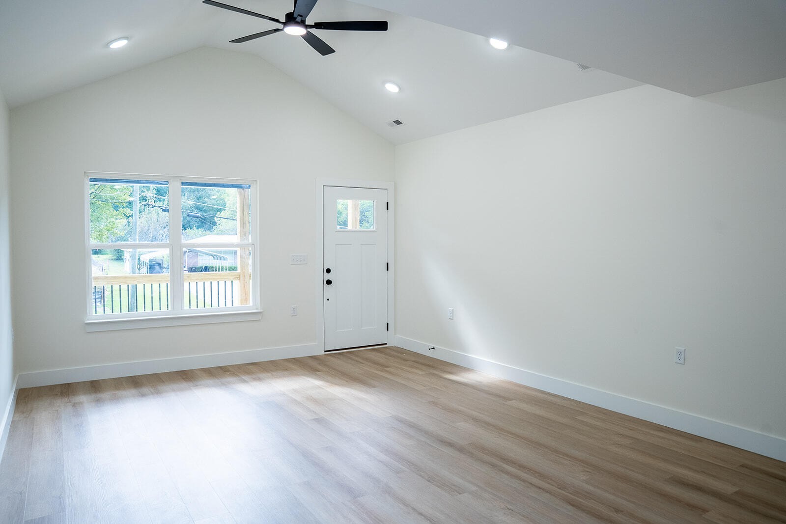 1904 Crestway Drive Property Photo 5