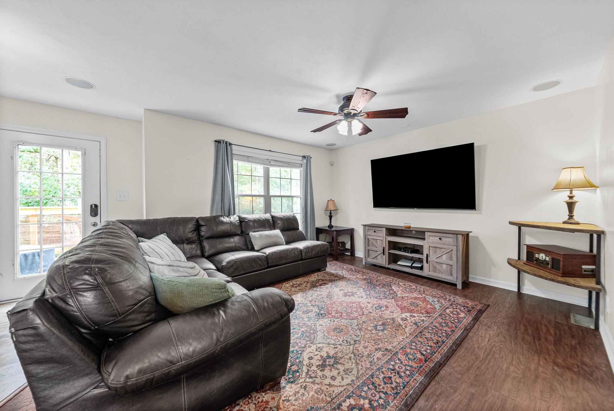 1528 Apache Way Property Photo 1