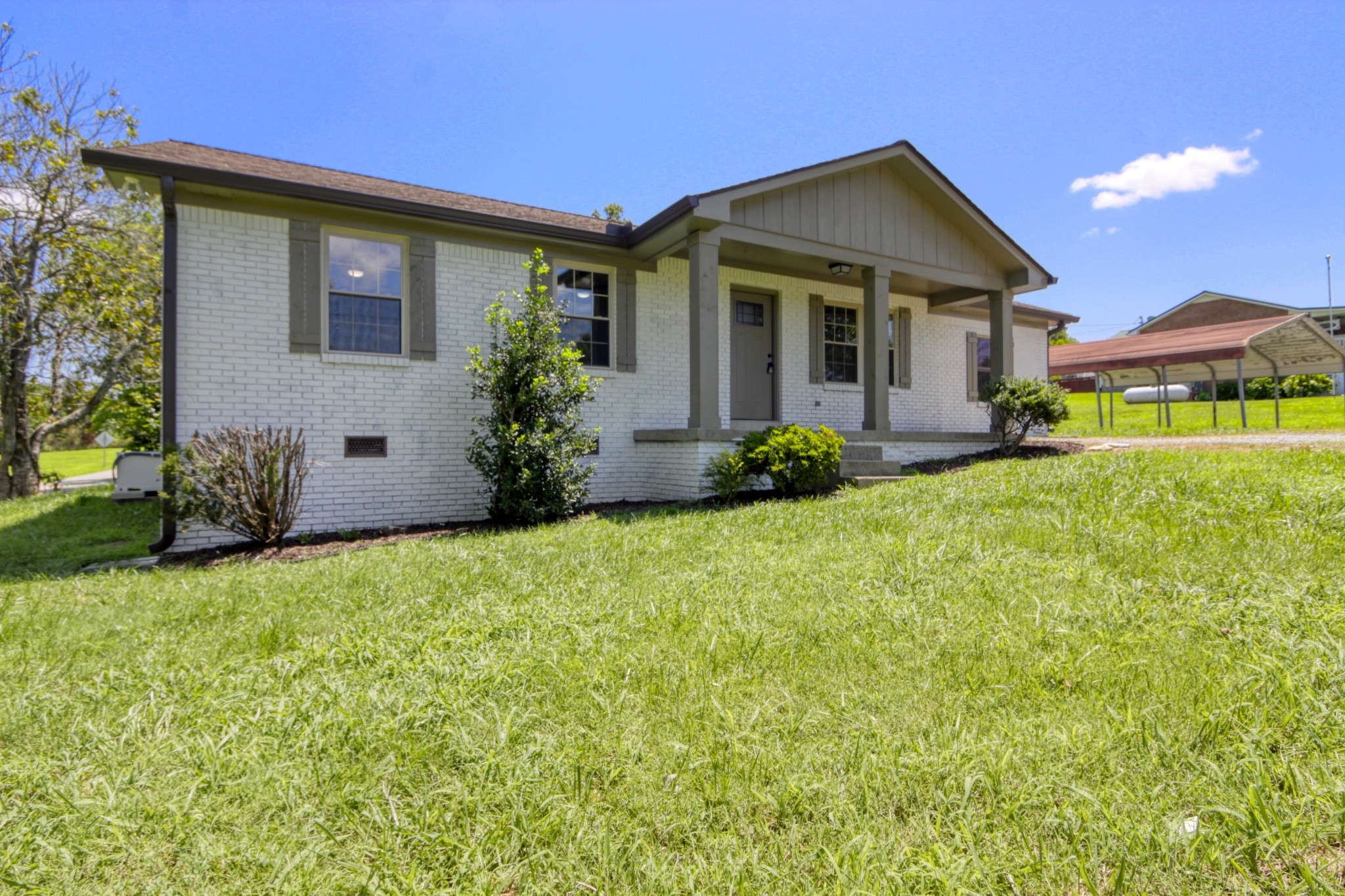 210 Crenshaw Rd Property Photo 1