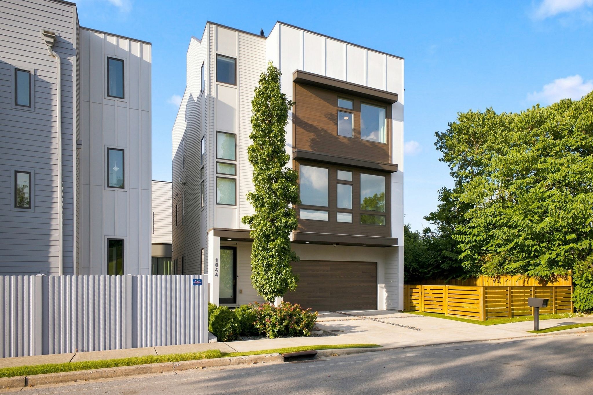 1044 Archer St Property Photo 1