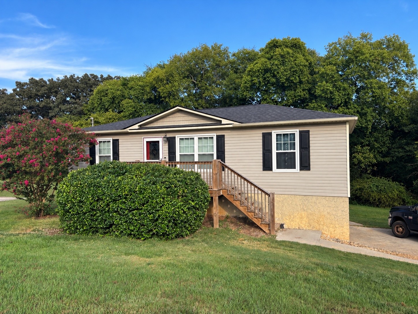 139 Apple Valley Ct, NE