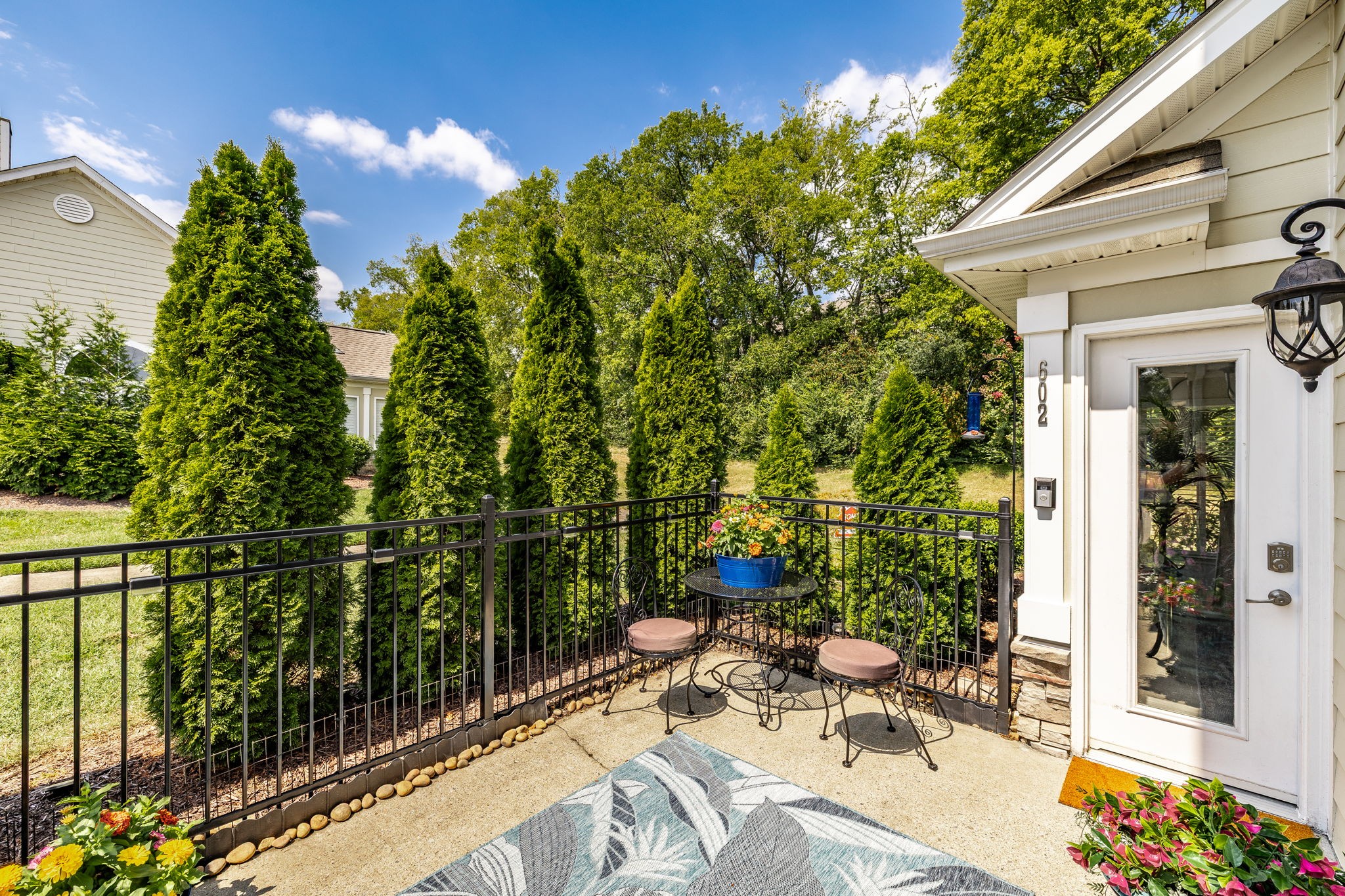 825 Browns Ln Property Photo 13