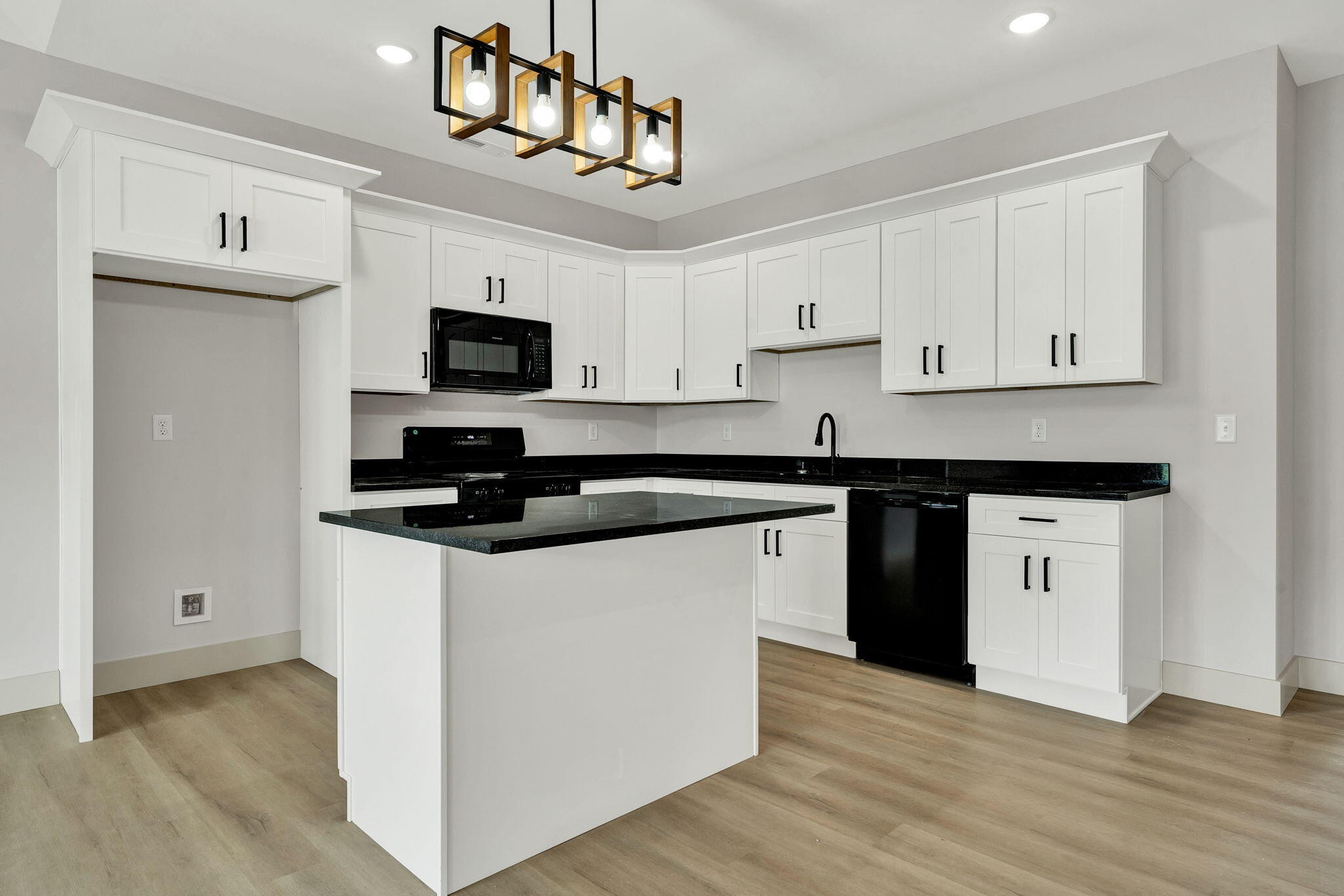 1080 Congress Parkway, N Property Photo 6
