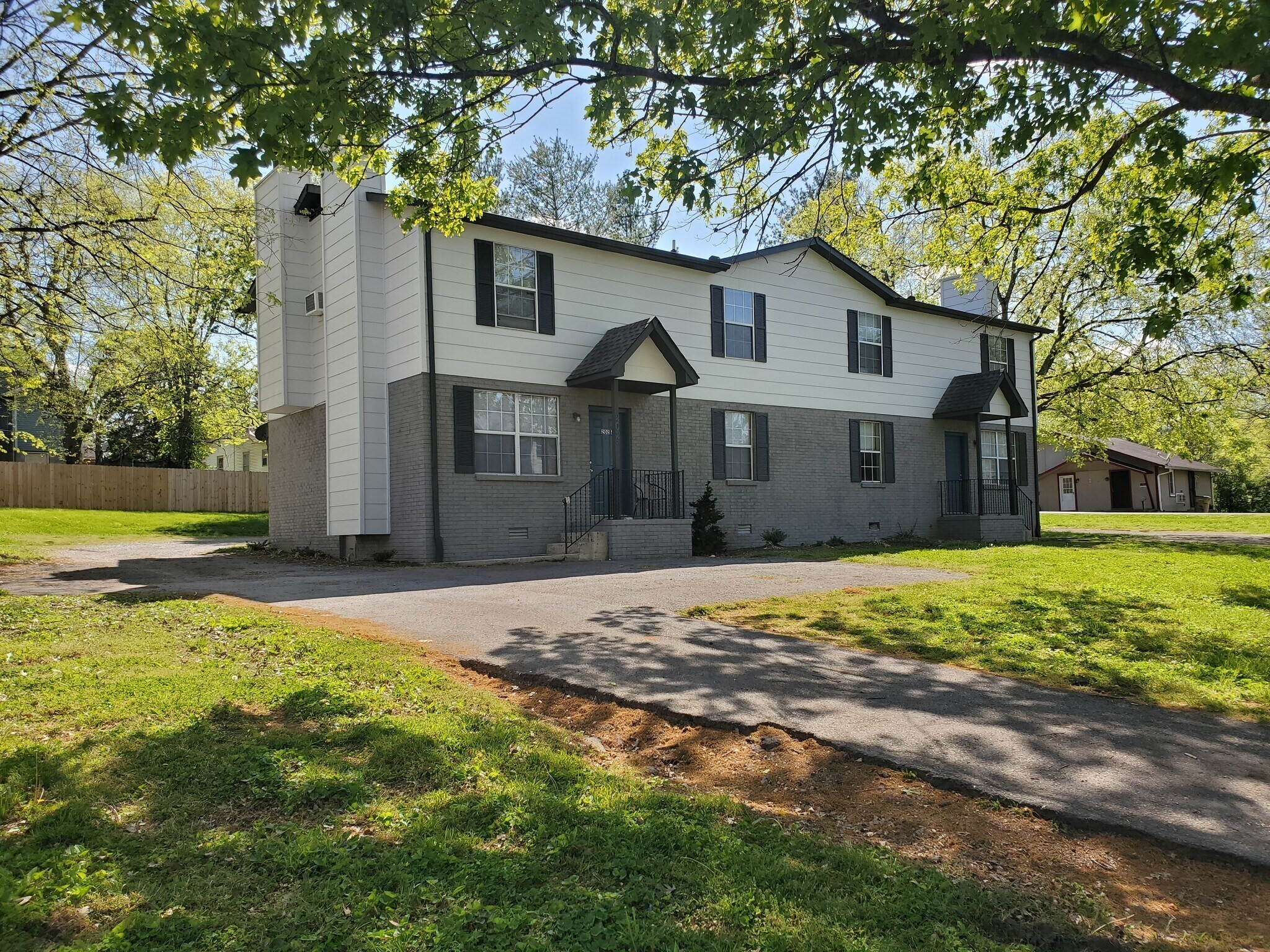 208A E Palestine Ave