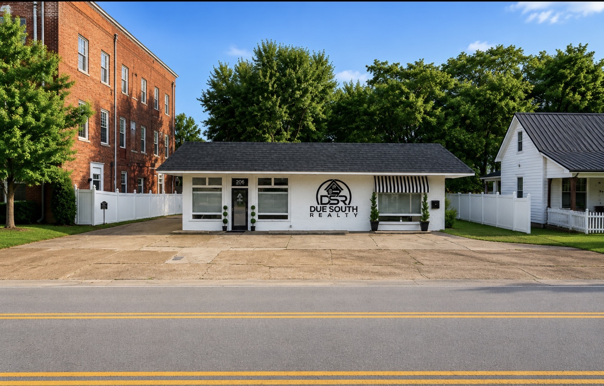 206 W College St Property Photo 1