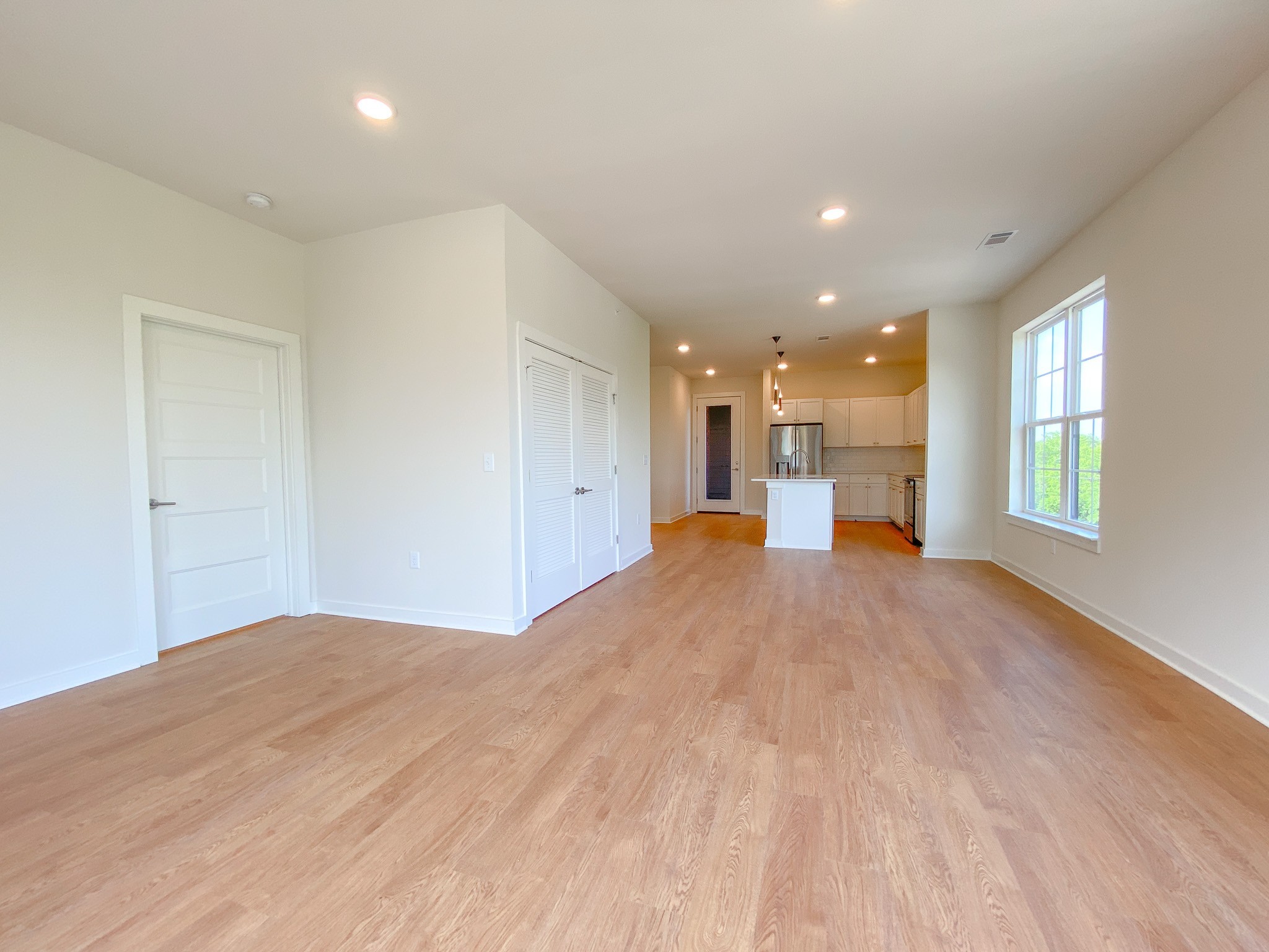 600 E Trinity Ln Property Photo 13
