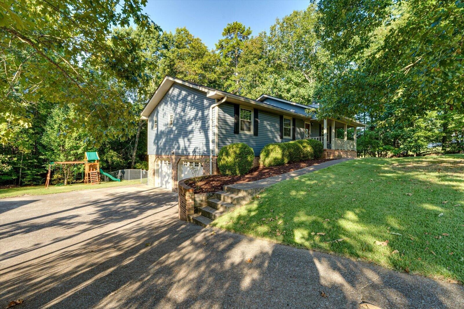 663 Castleview Drive Property Photo 2
