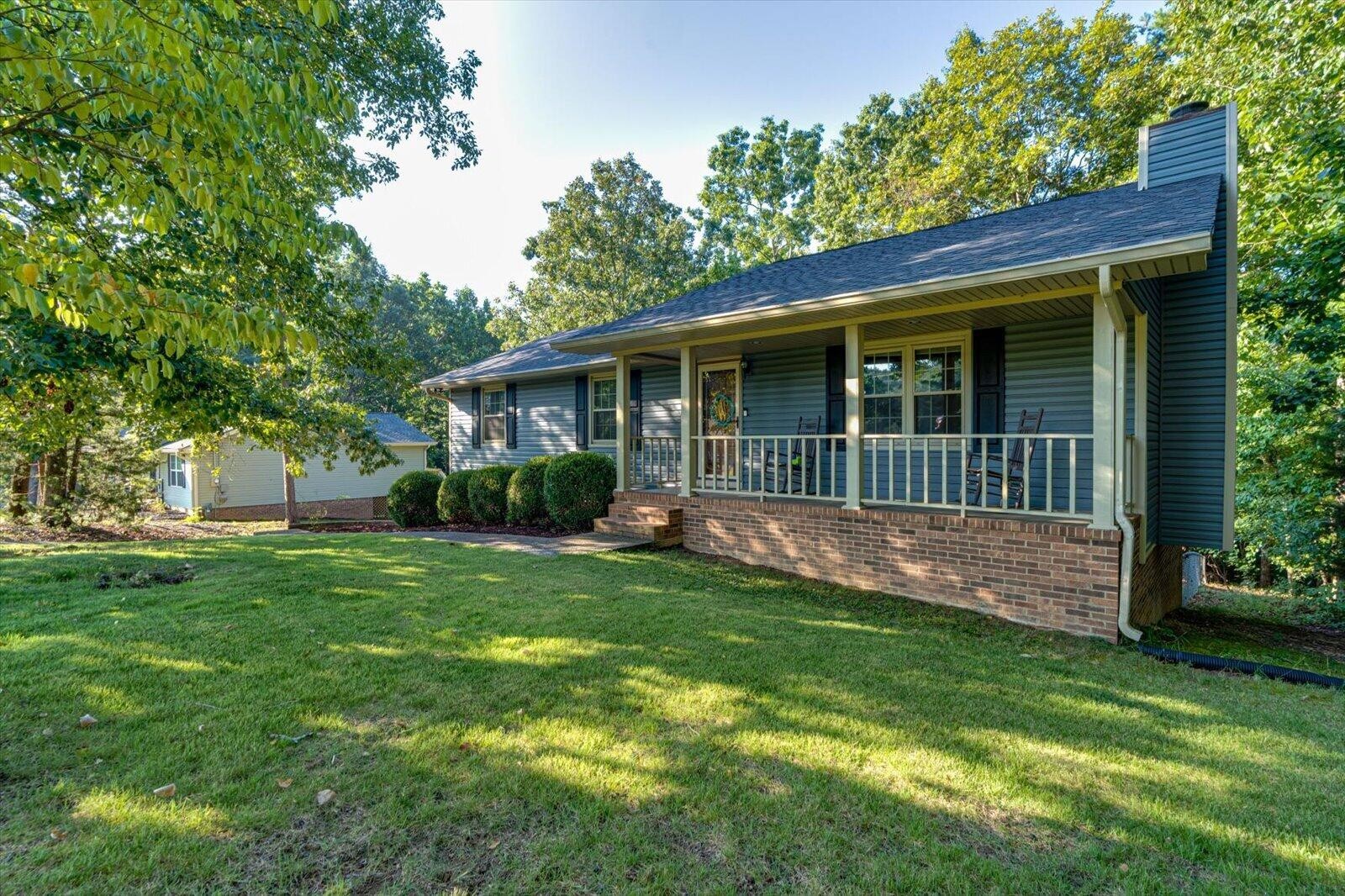 663 Castleview Drive Property Photo 3