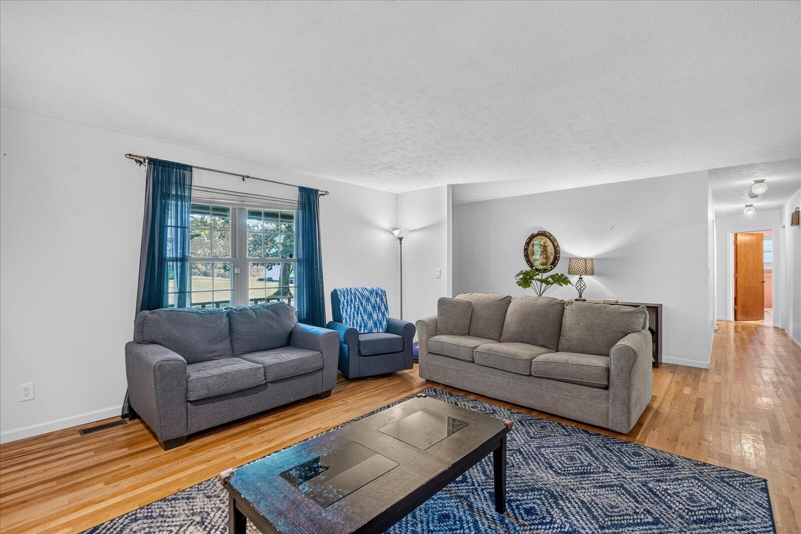 663 Castleview Drive Property Photo 8