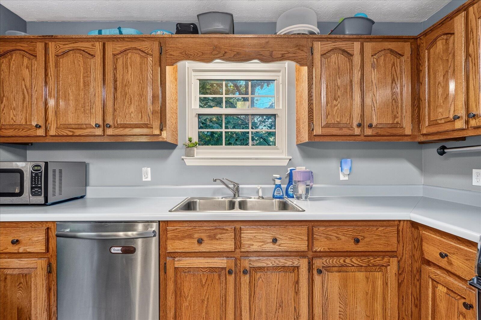 663 Castleview Drive Property Photo 12