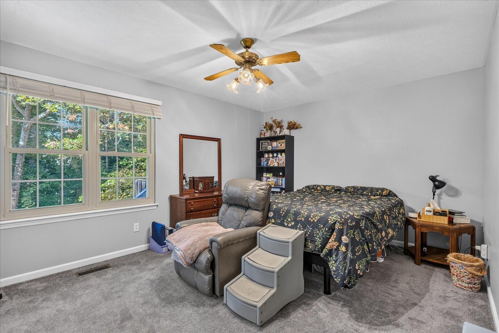 663 Castleview Drive Property Photo 14
