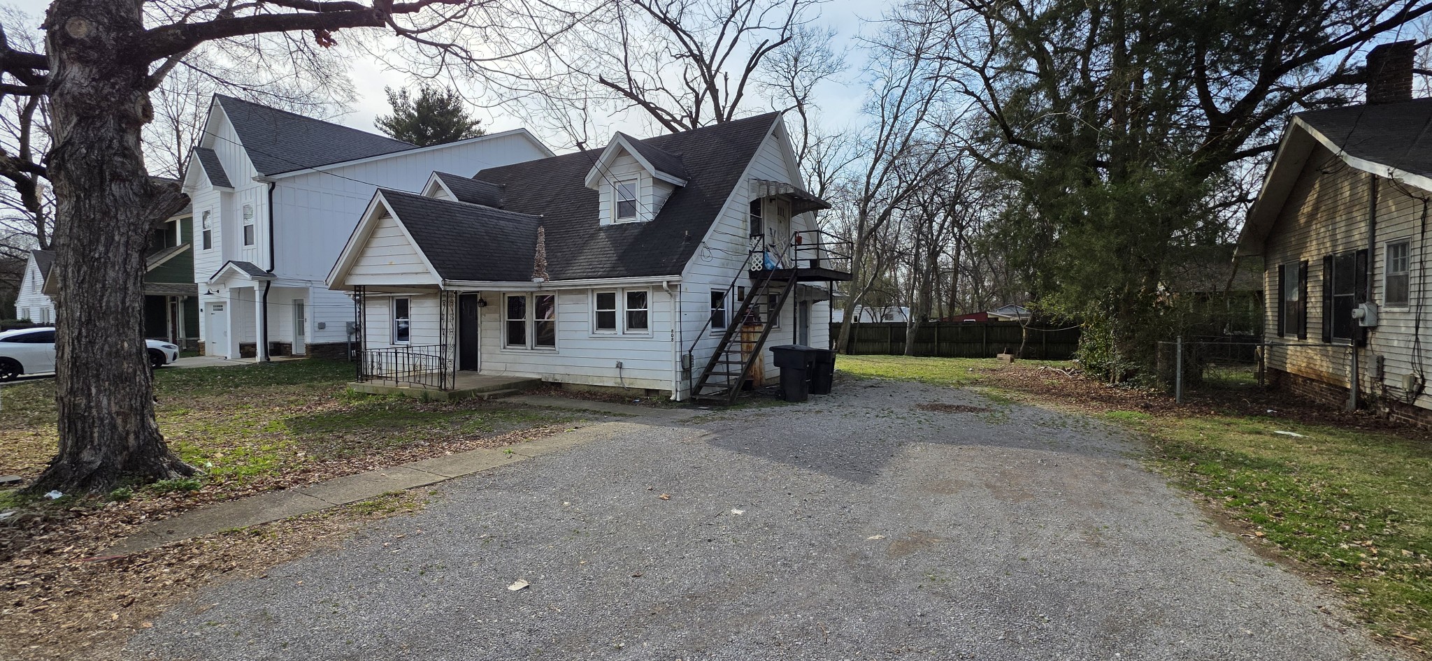 810 E Vine St Property Photo 1