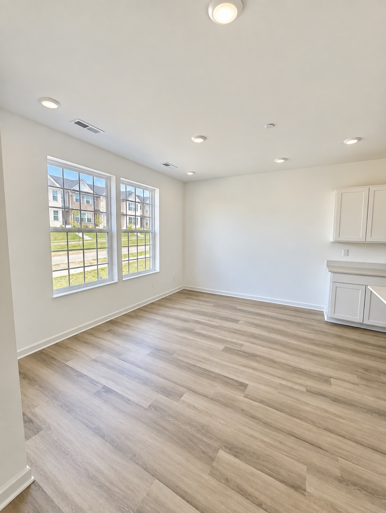 321 Lynwood Station Boulevard Property Photo 5