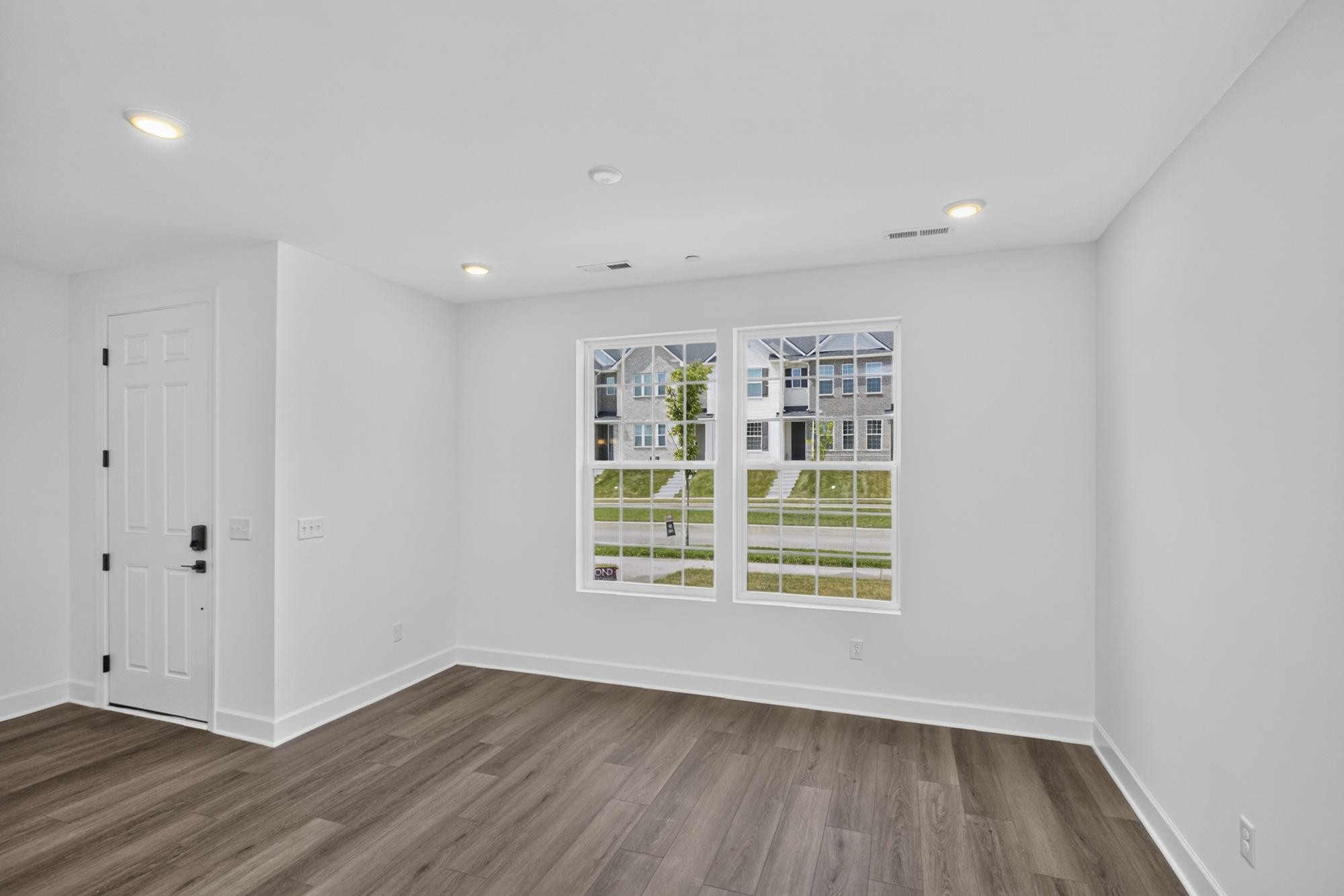 321 Lynwood Station Boulevard Property Photo 6