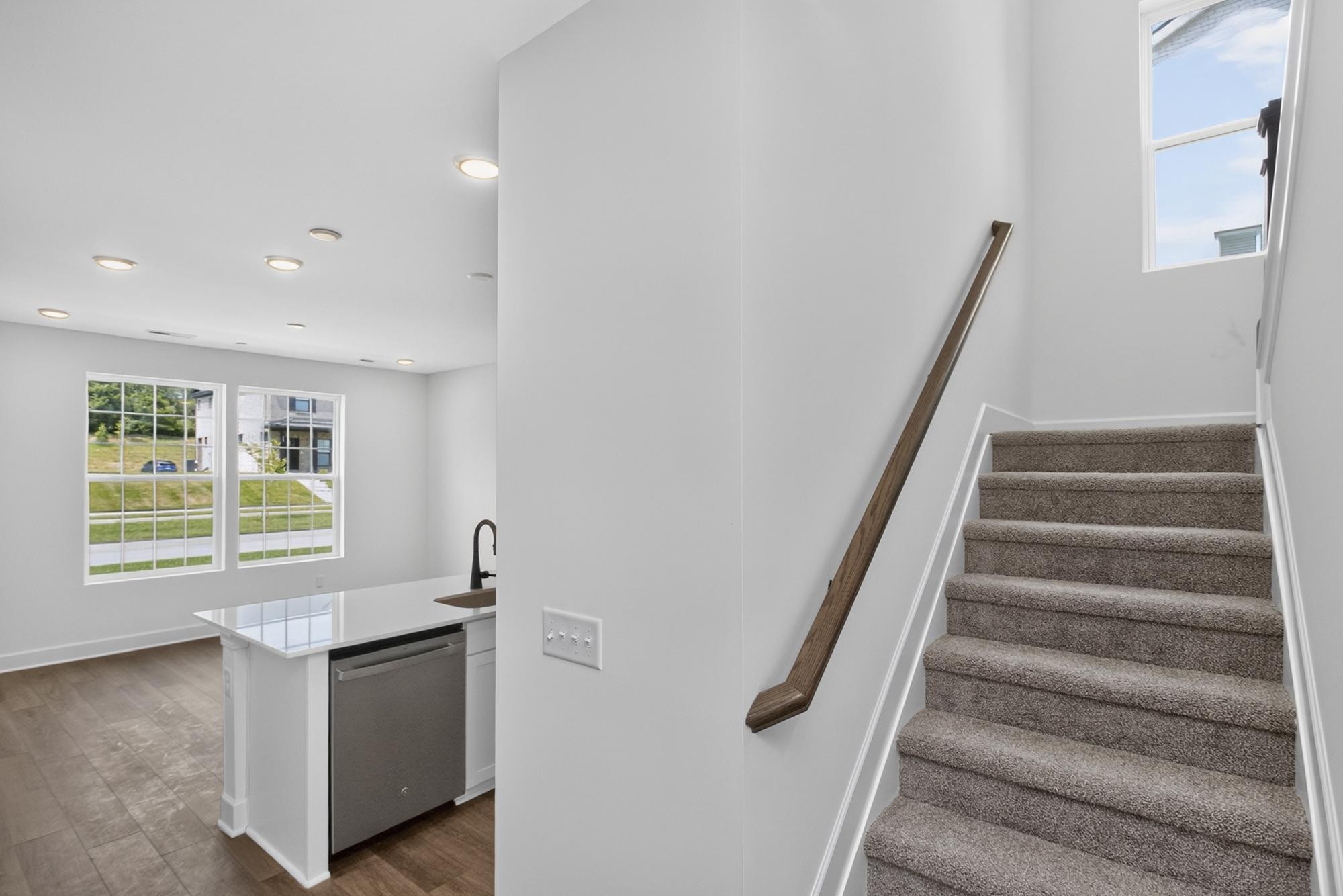 321 Lynwood Station Boulevard Property Photo 7