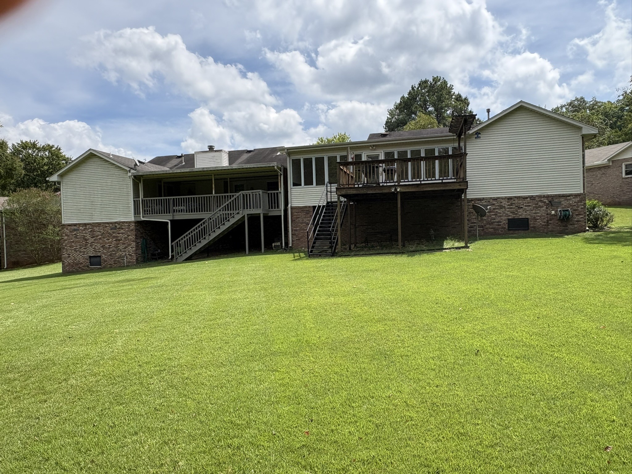 229 Hillsboro Cir Property Photo 8