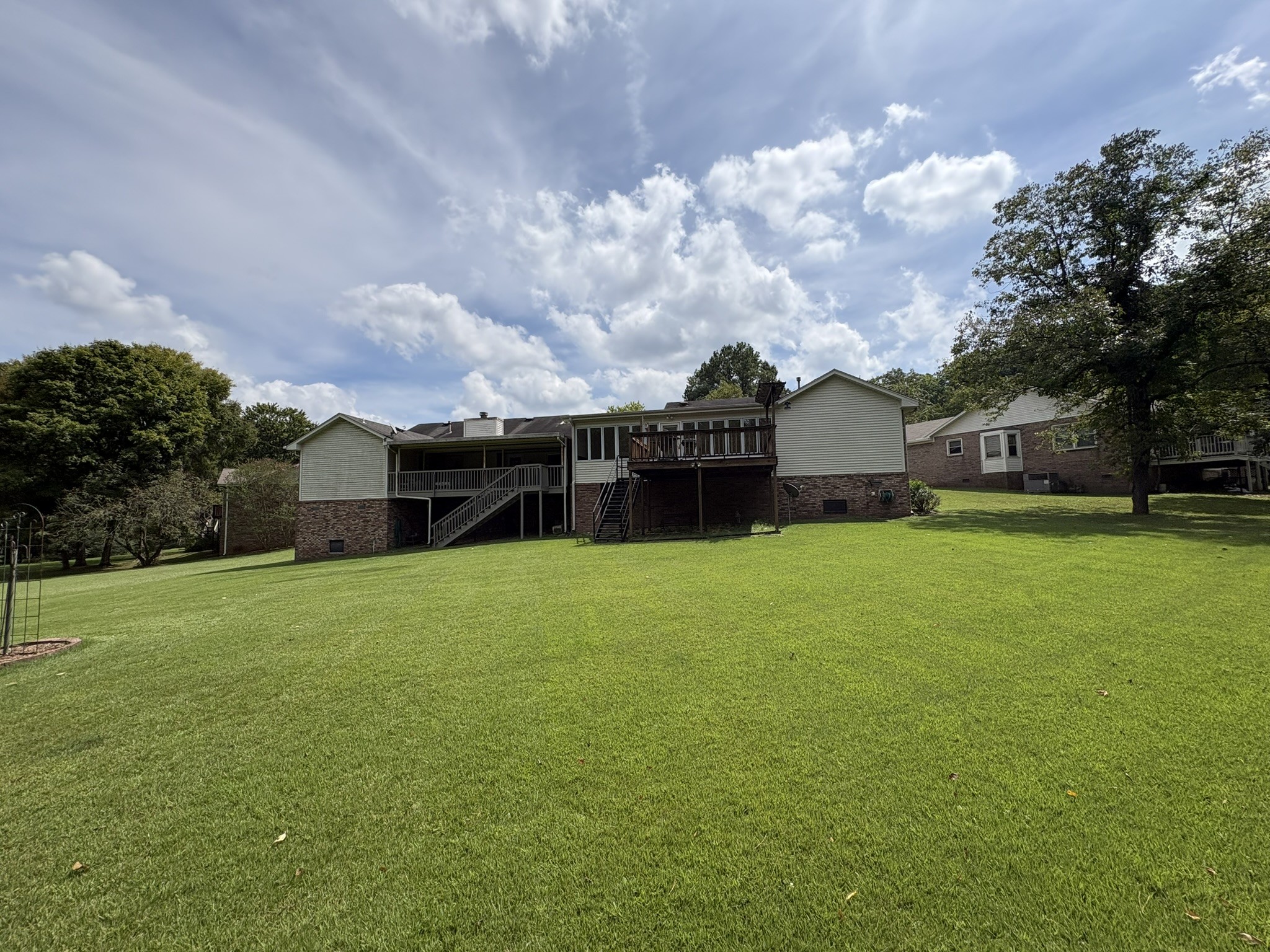 229 Hillsboro Cir Property Photo 10