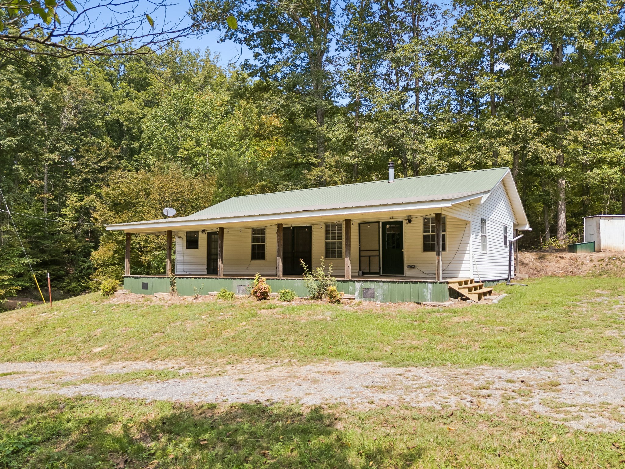 1252 Kelly Rd Property Photo 1