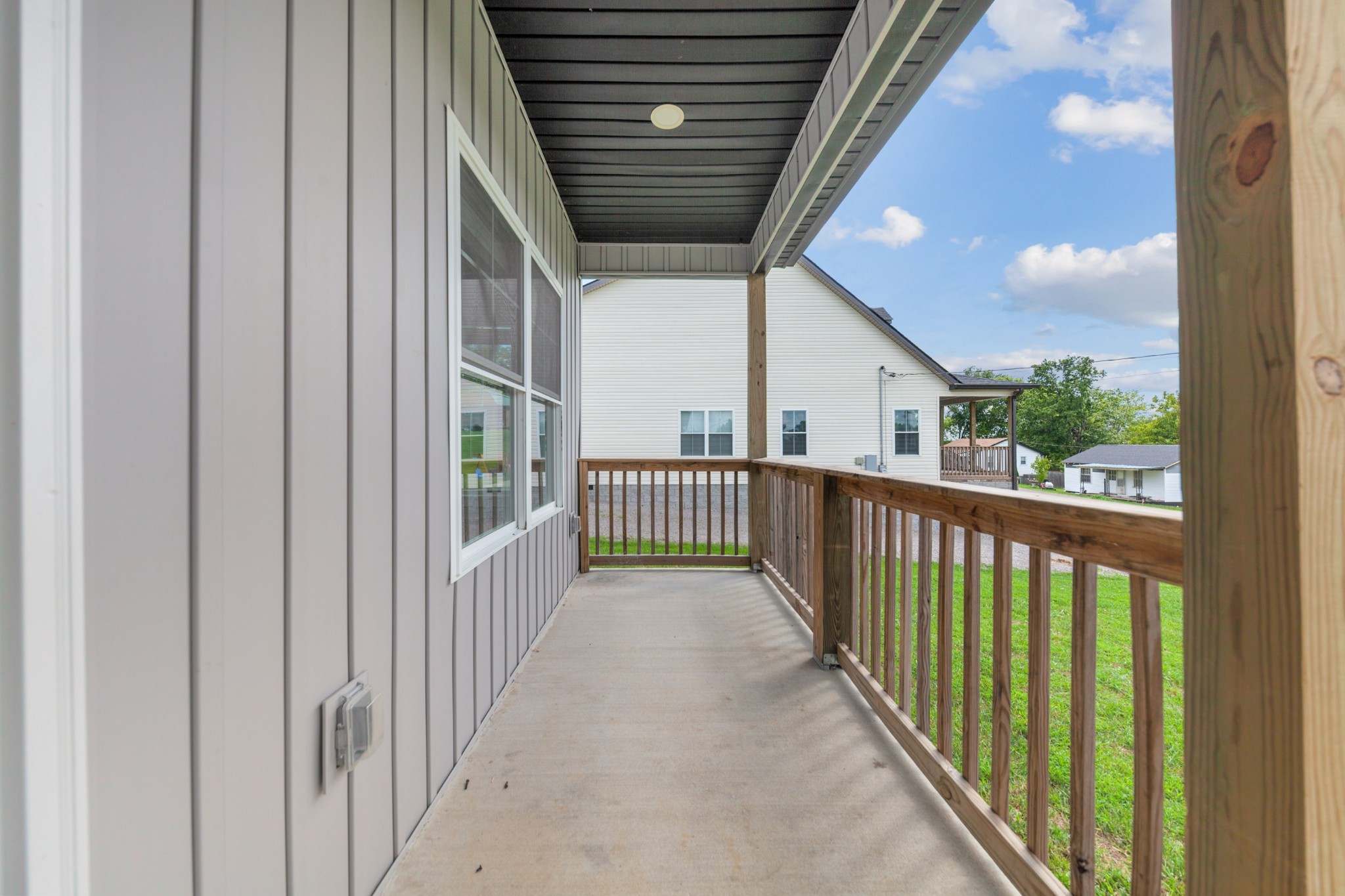 127 E Hill St Property Photo 8