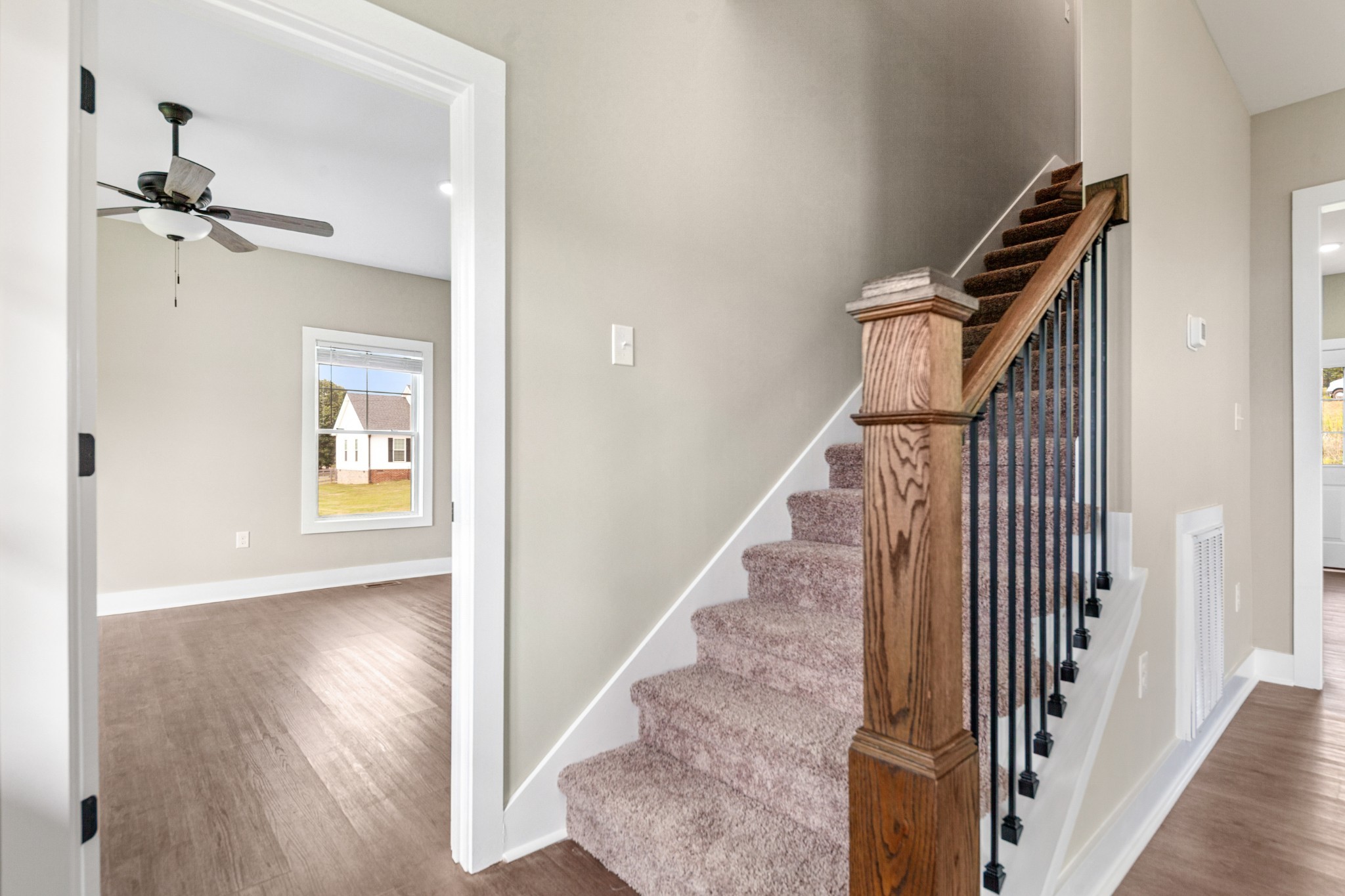 127 E Hill St Property Photo 11