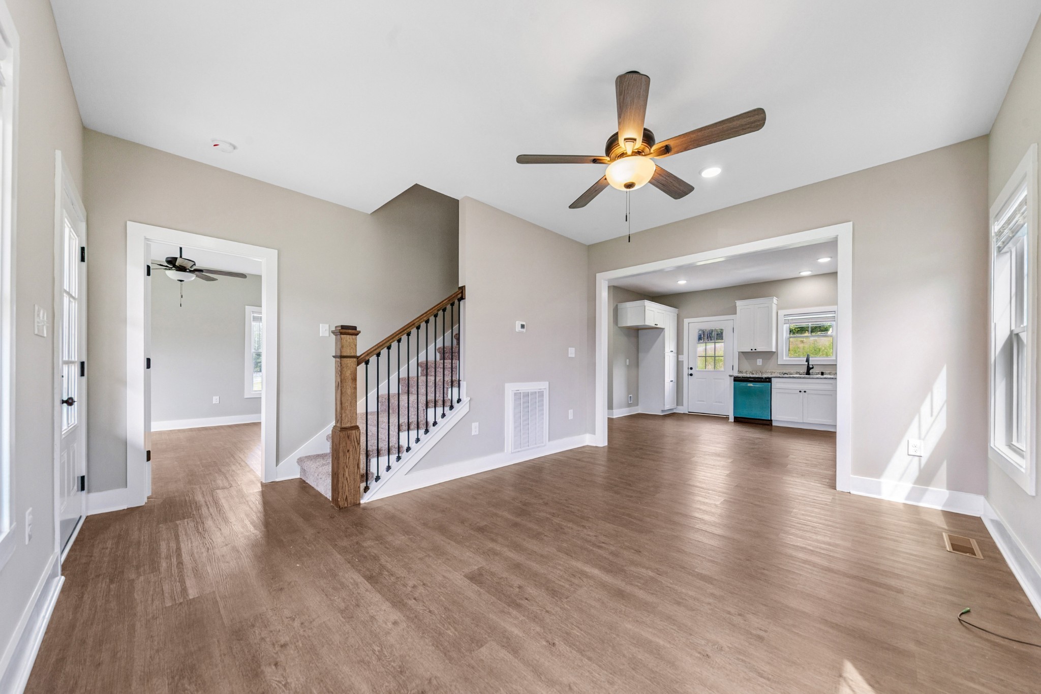 127 E Hill St Property Photo 12