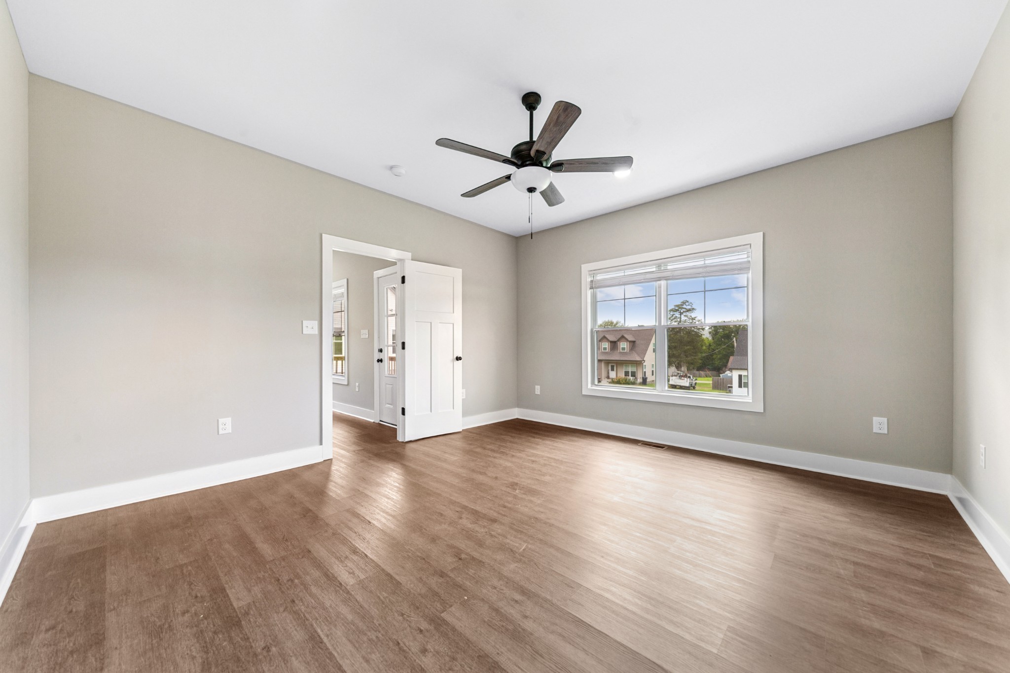 127 E Hill St Property Photo 13