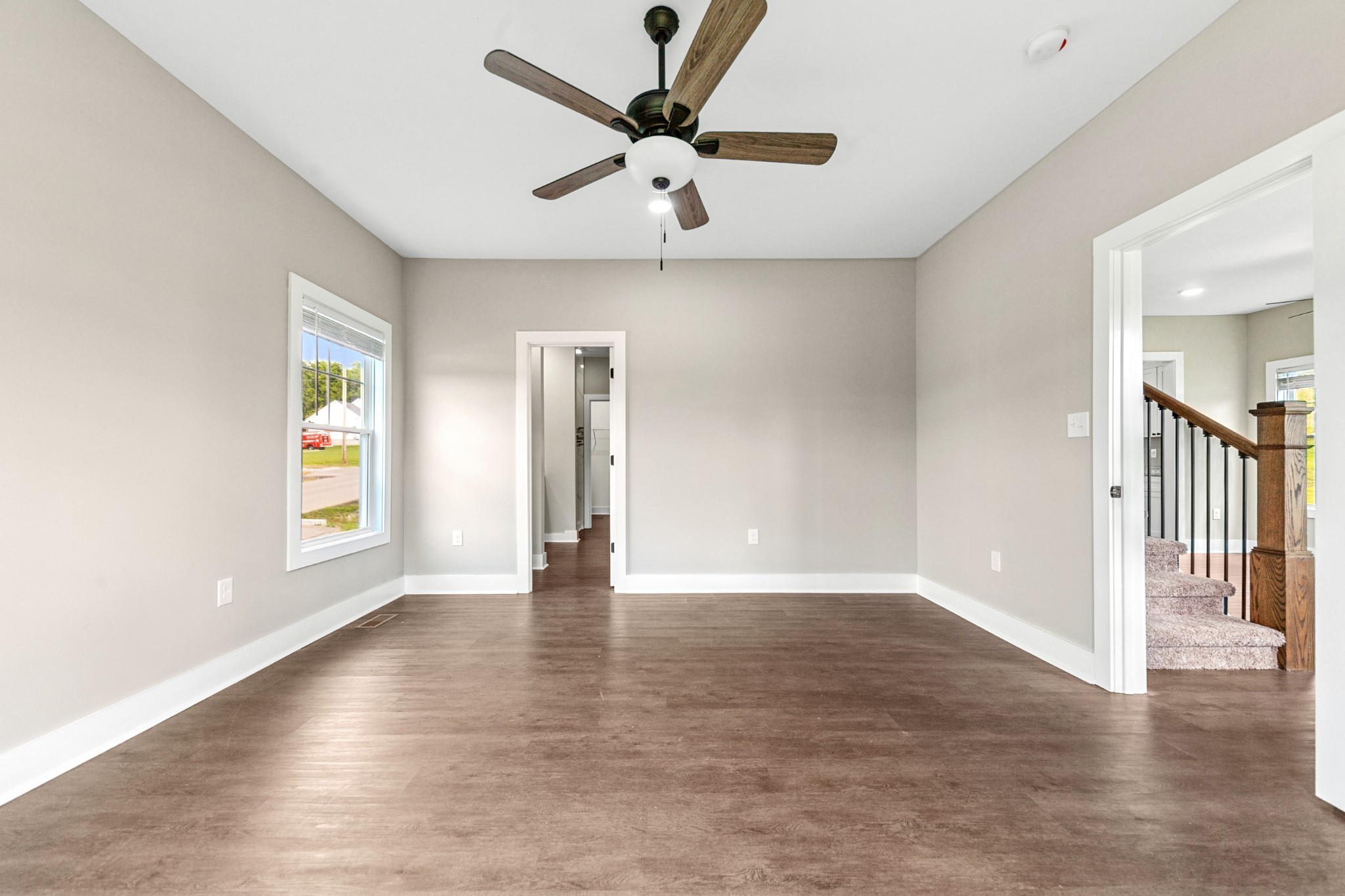 127 E Hill St Property Photo 14