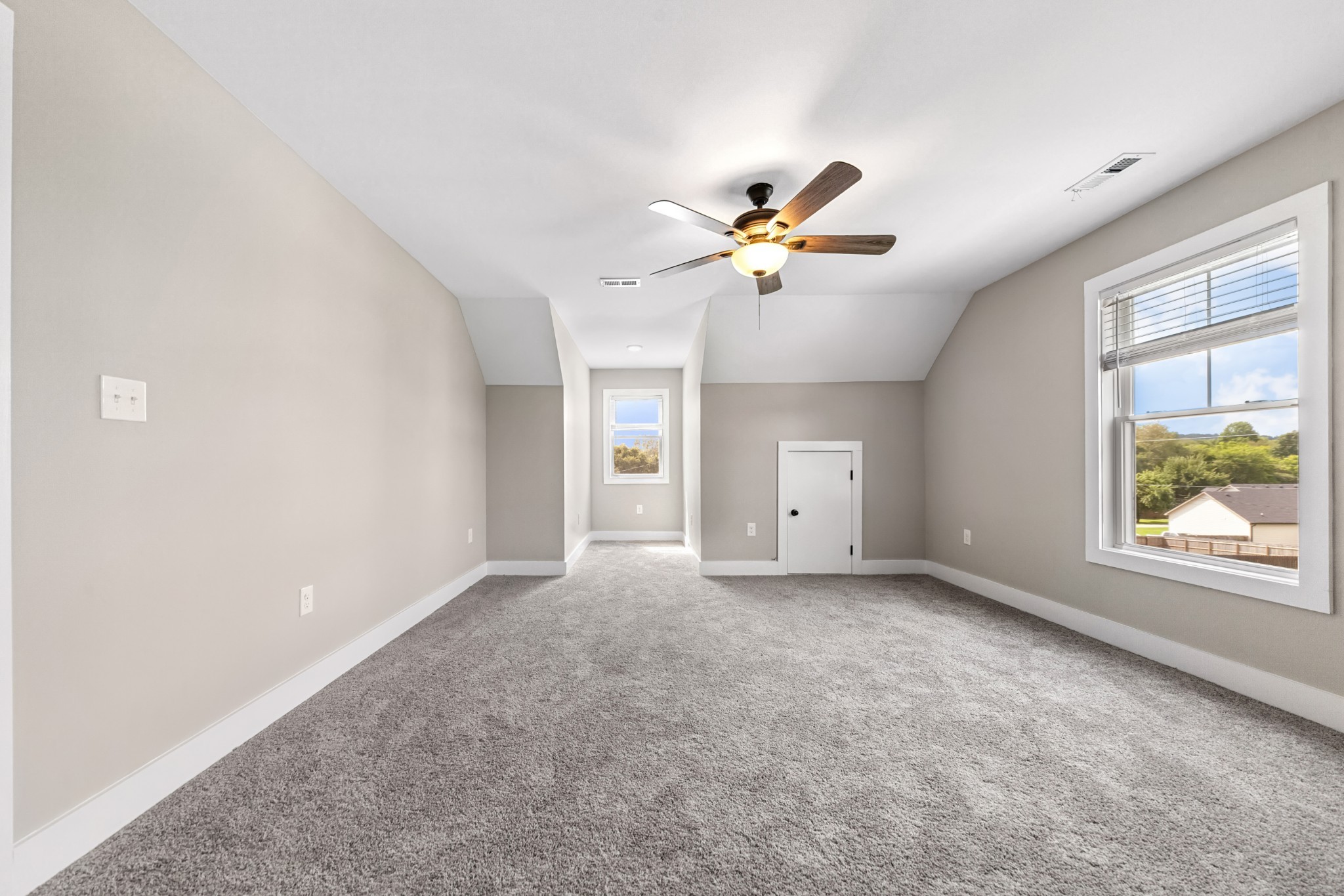 127 E Hill St Property Photo 27