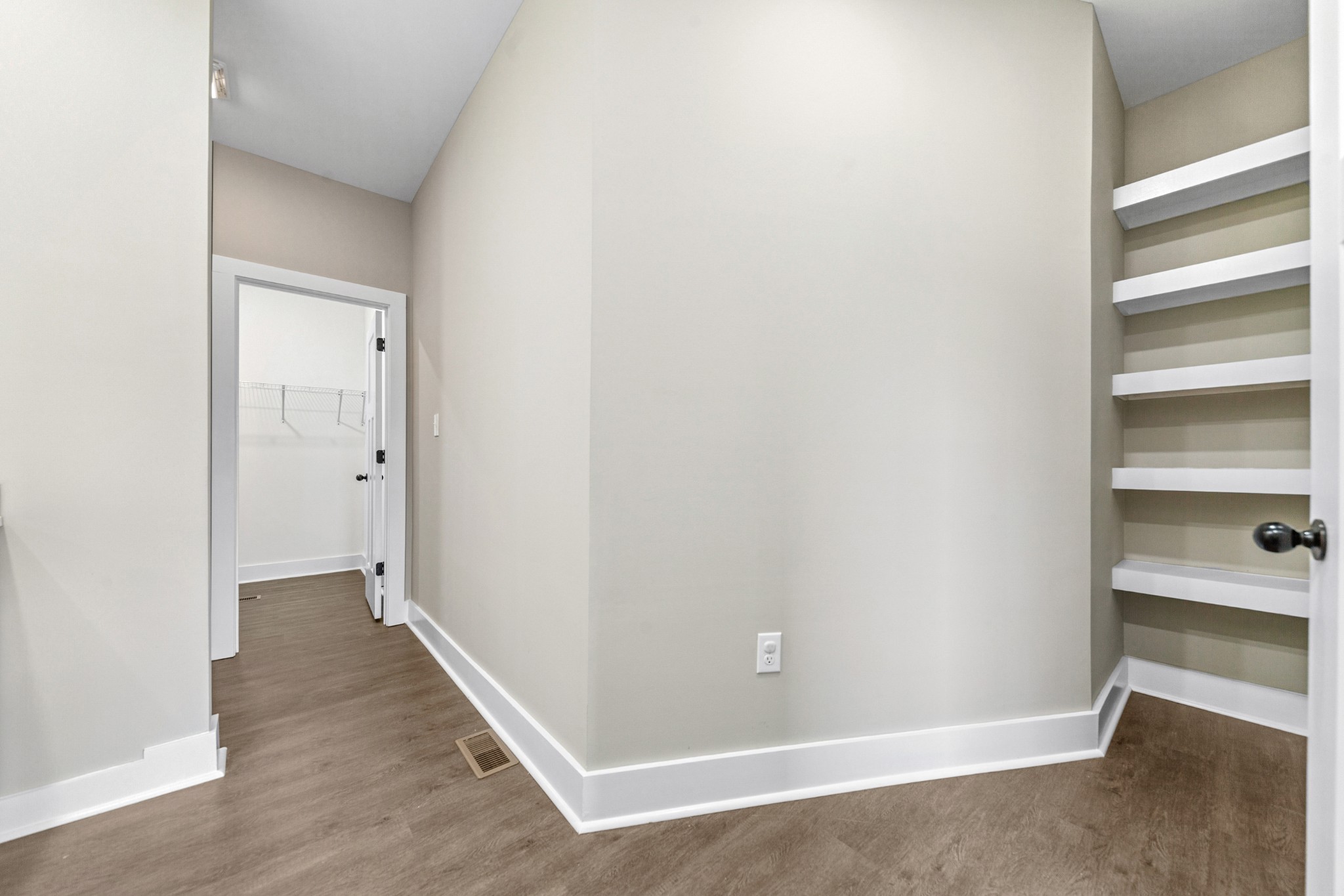 127 E Hill St Property Photo 29