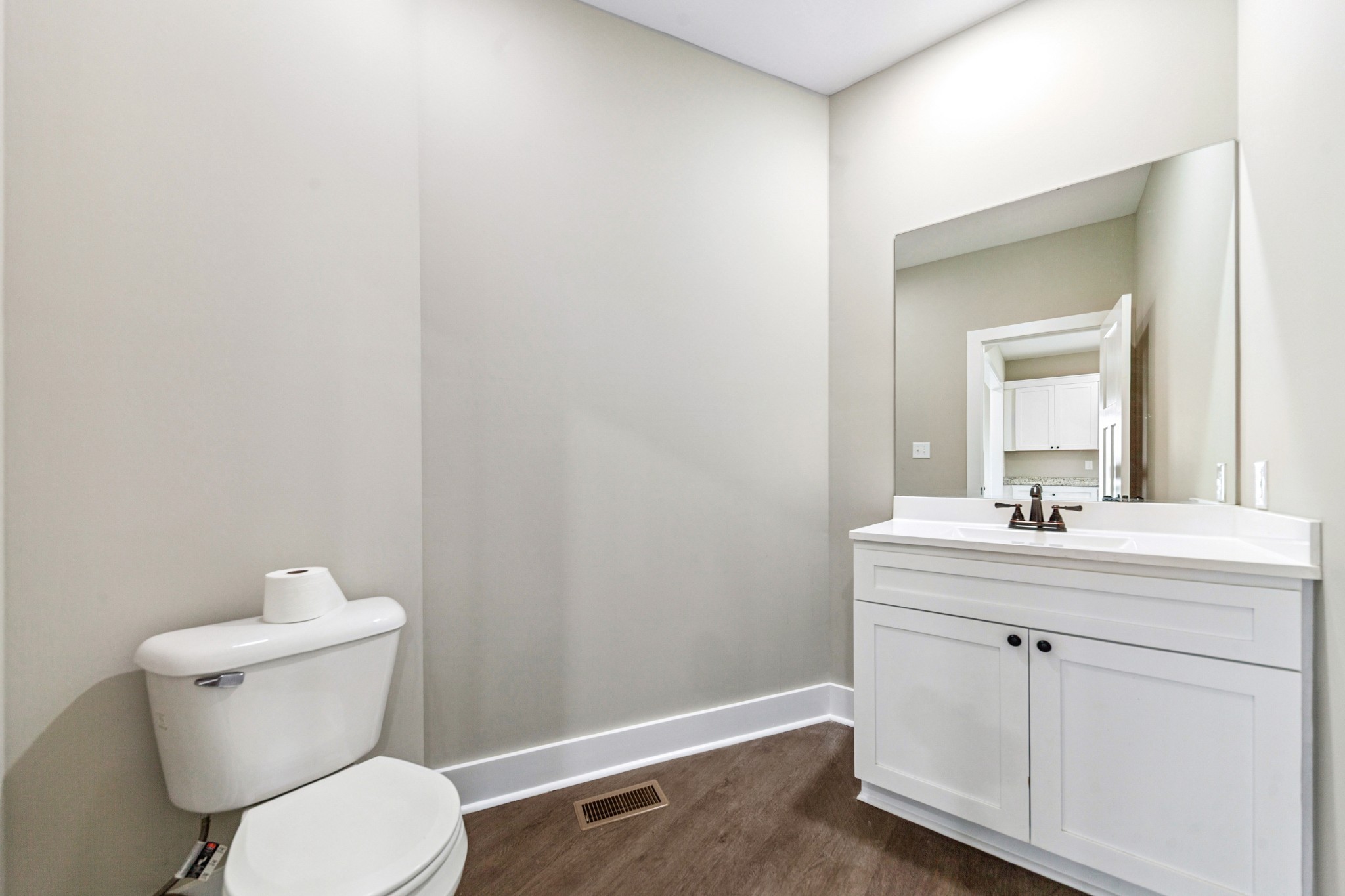 127 E Hill St Property Photo 36