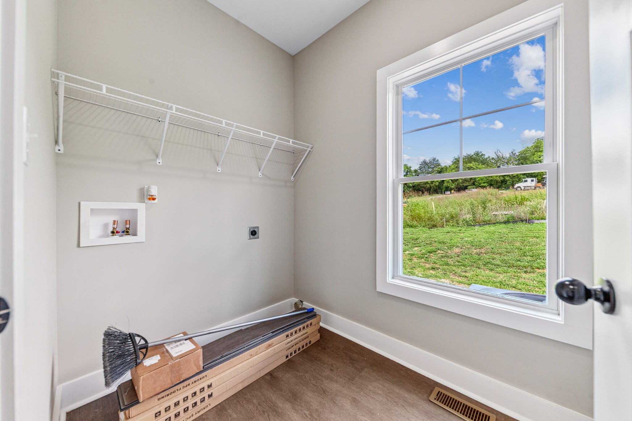127 E Hill St Property Photo 44