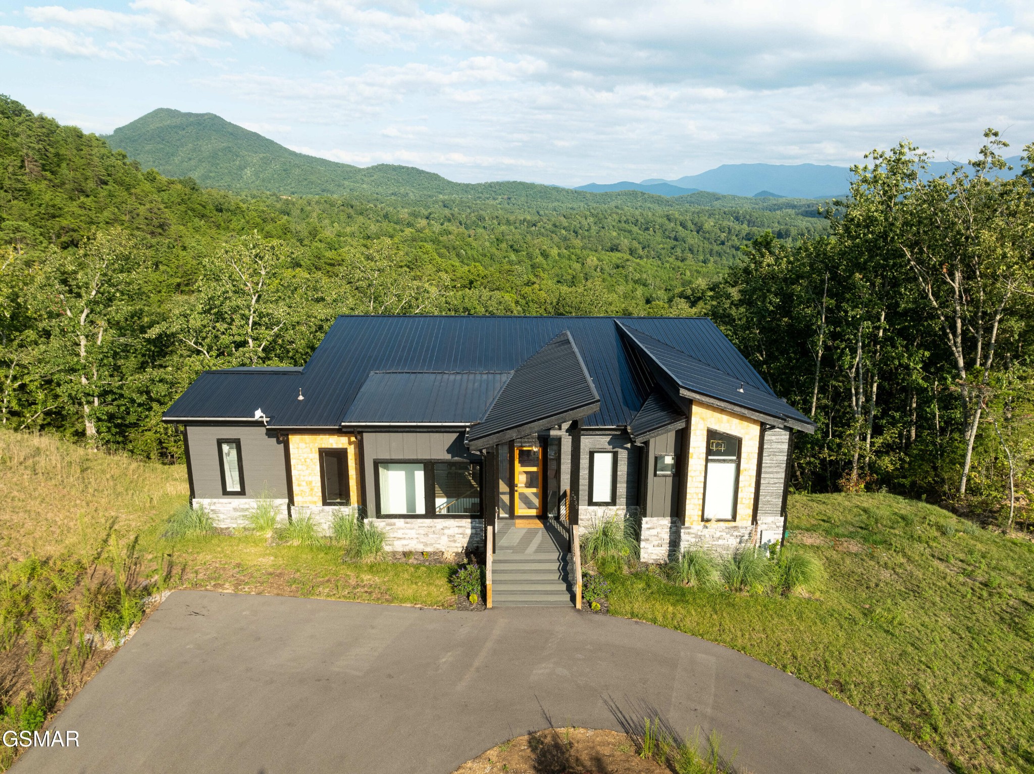 1536 Mountain Ash Way Property Photo 4