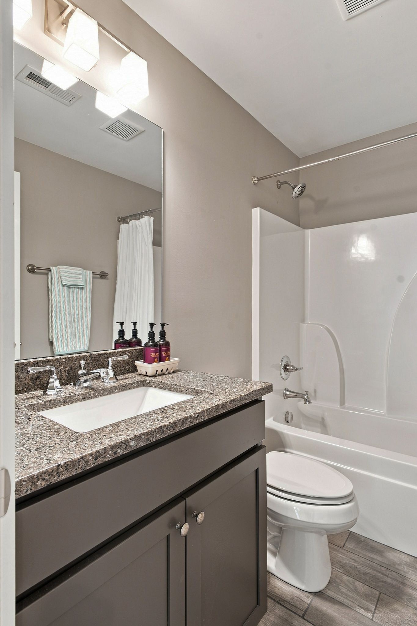 1719b Nubell St Property Photo 18