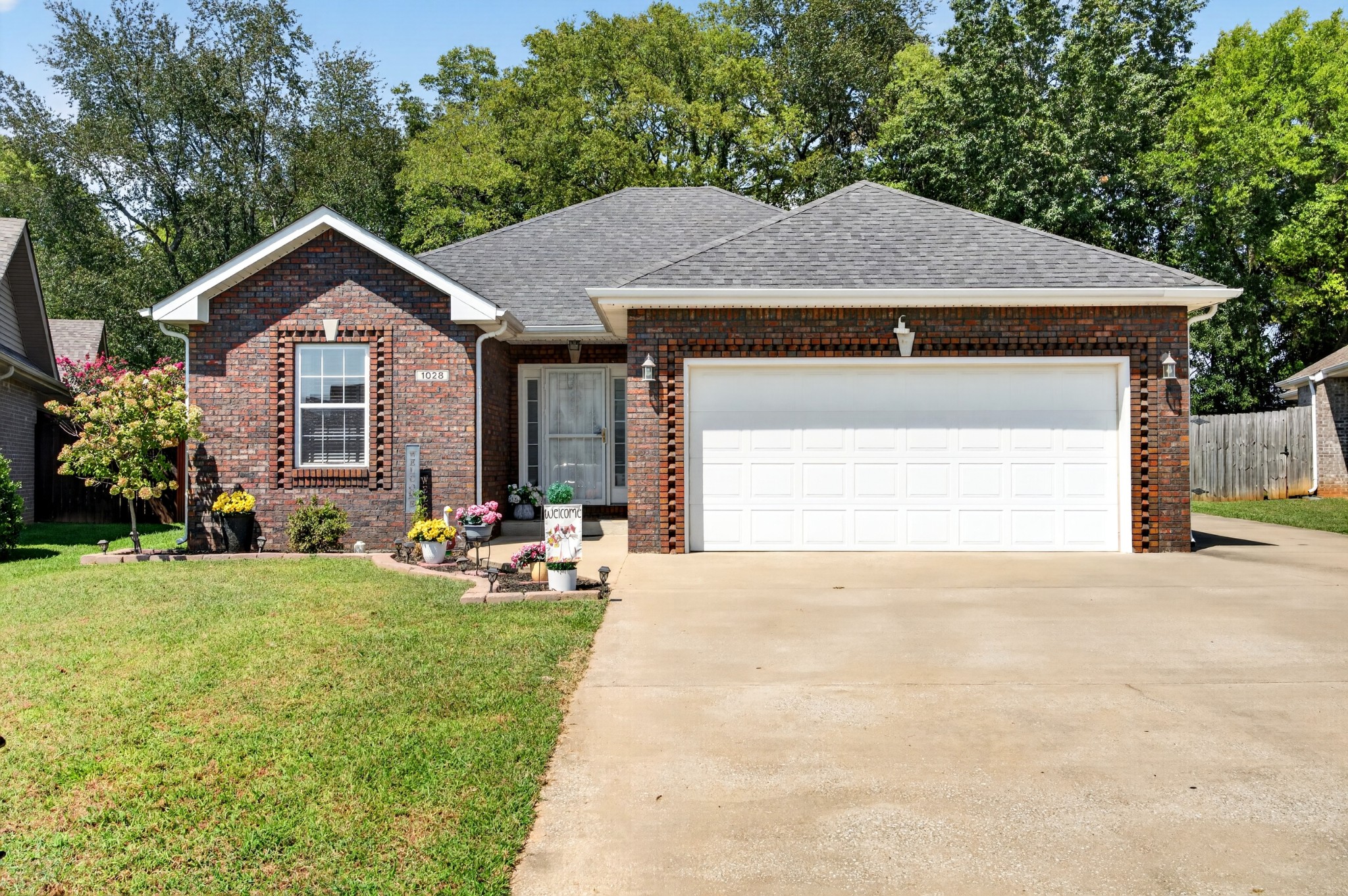 1028 Hendricks Ct Property Photo 1