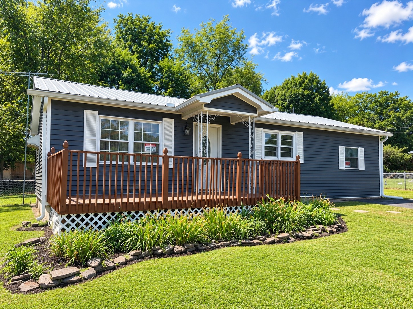 520 Cliff Dr, Se Property Photo 1