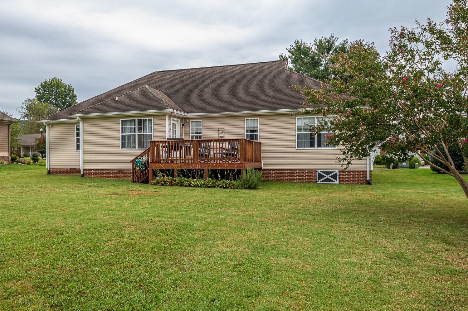213 Thoroughbred Dr, Nw Property Photo 3