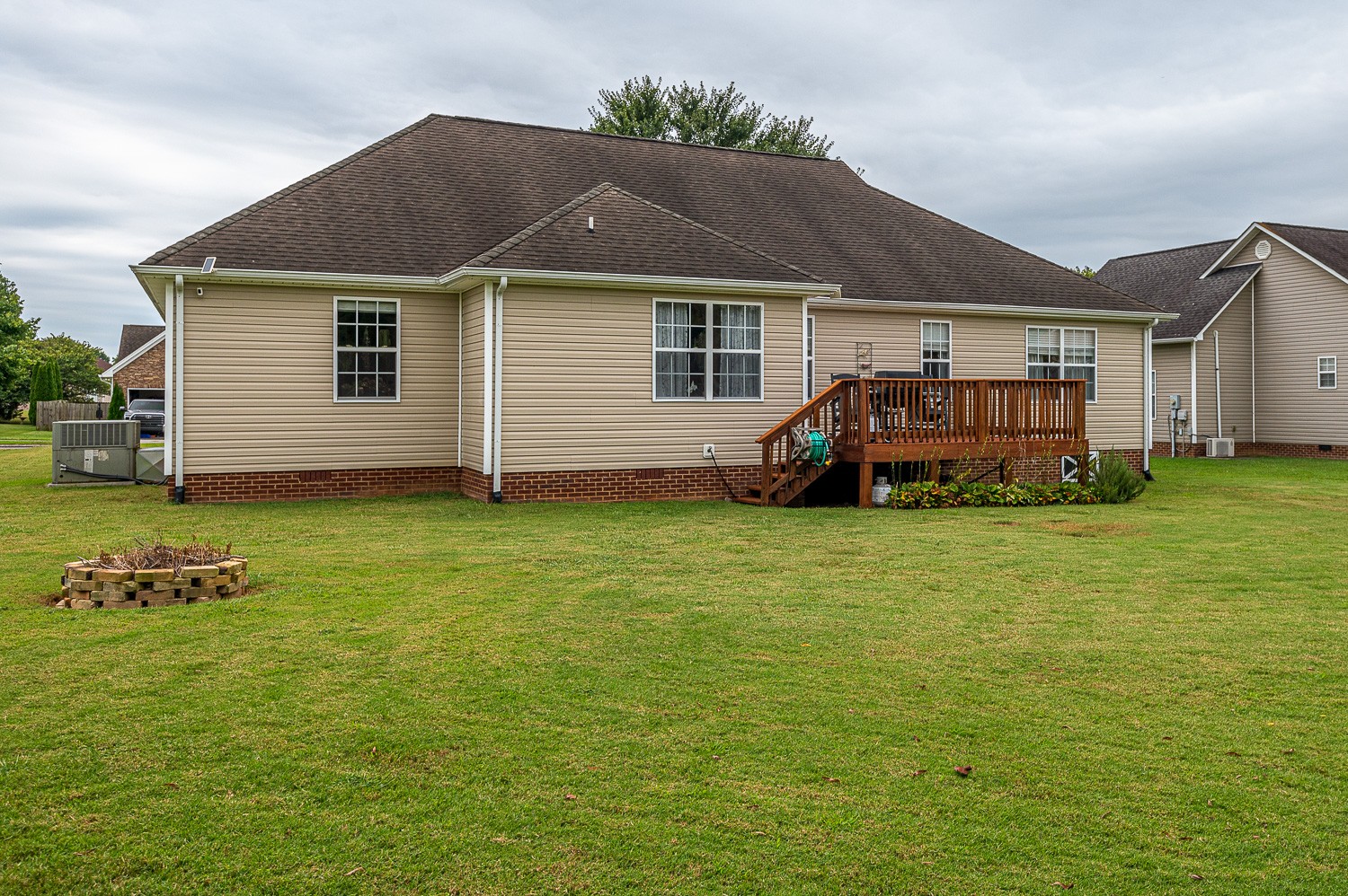 213 Thoroughbred Dr, Nw Property Photo 4