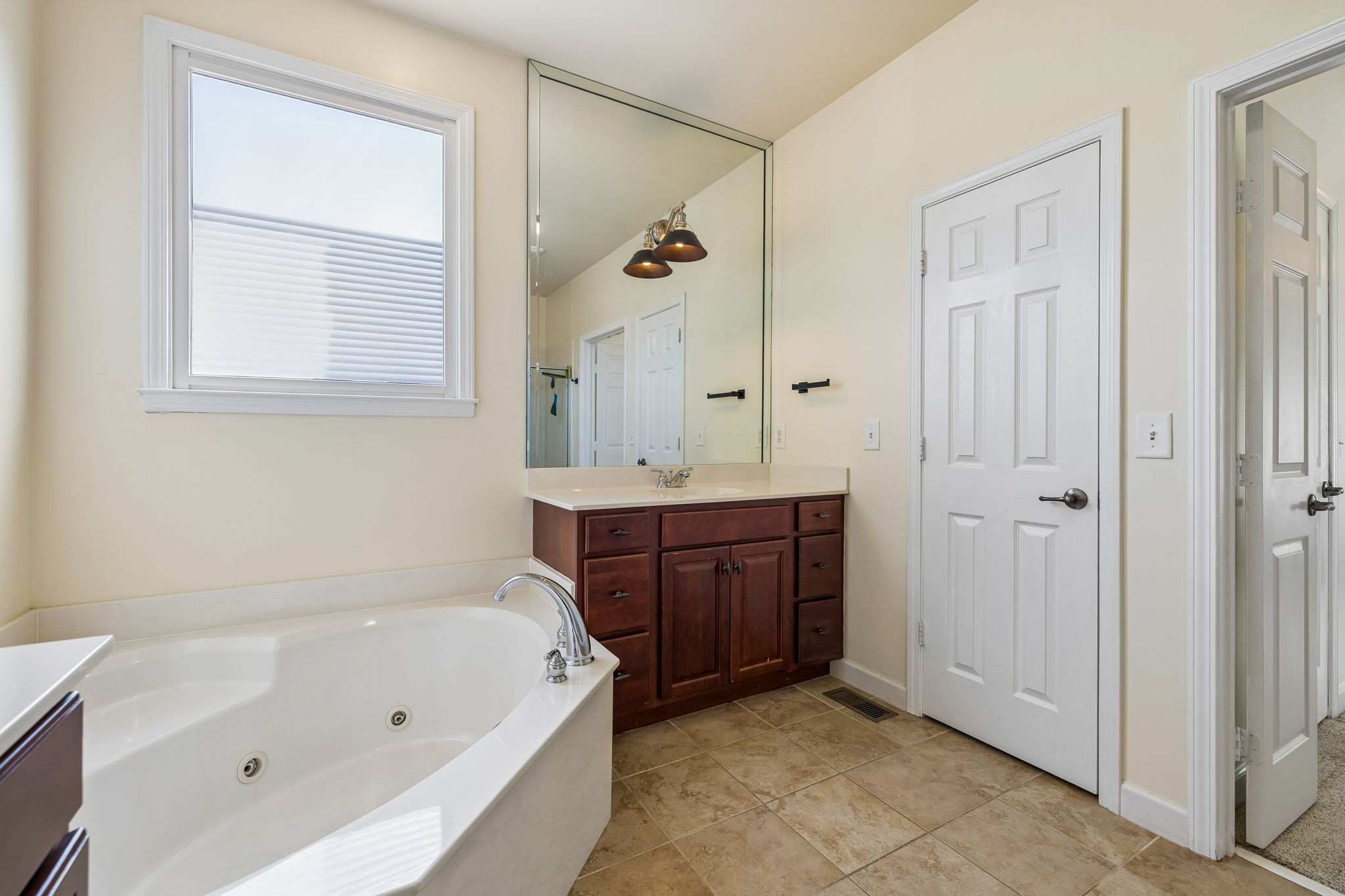 2209 Seven Points Cir Property Photo 32