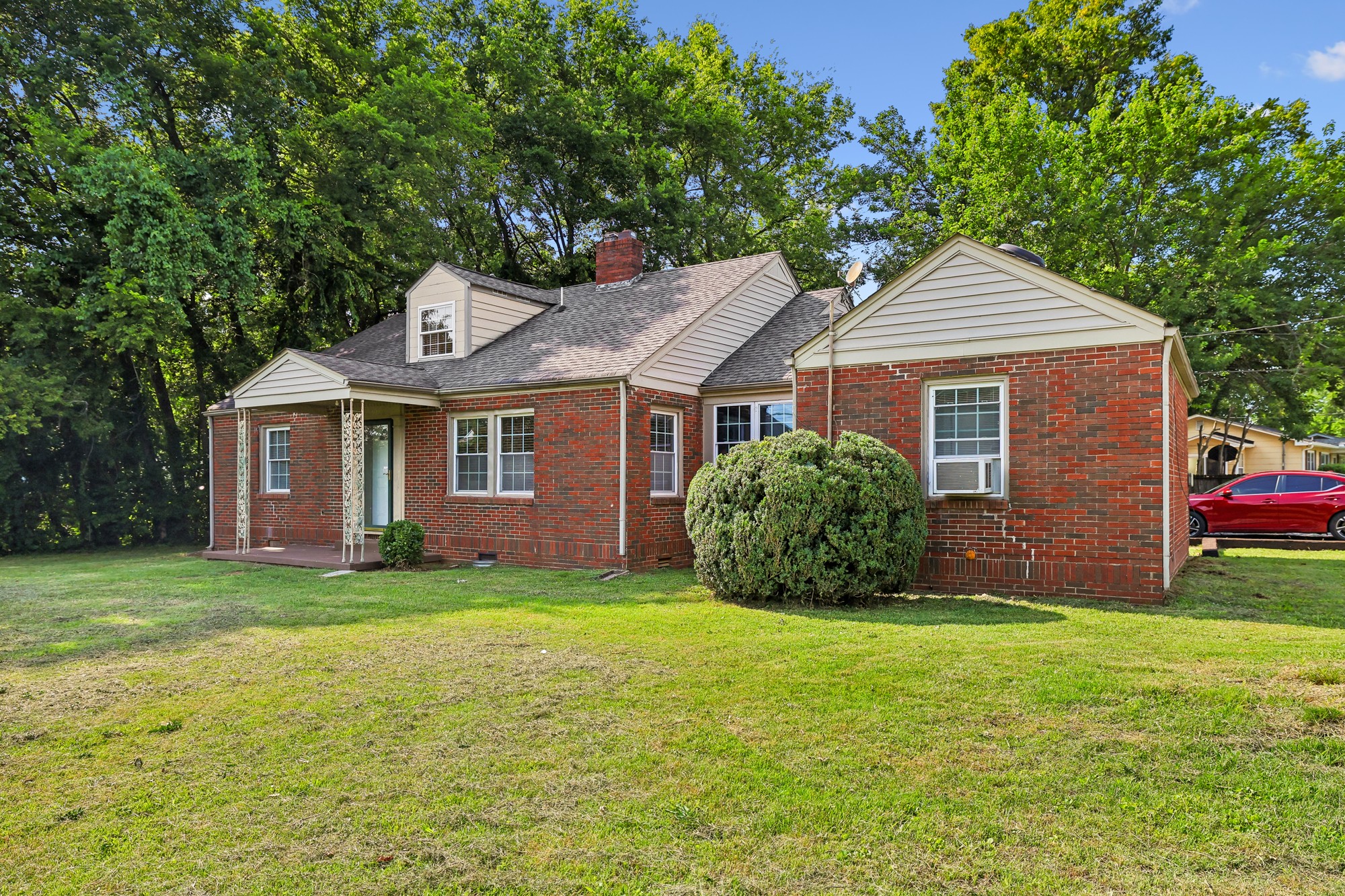929 Greenland Dr Property Photo 2